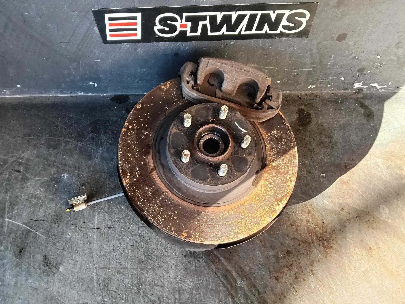 Used auto part listing image: 2012 SUBARU FORESTER LEFT FRONT HUB ASSEMBLY ABS TYPE, SH/SJ, 02/08-11/13 0000394997