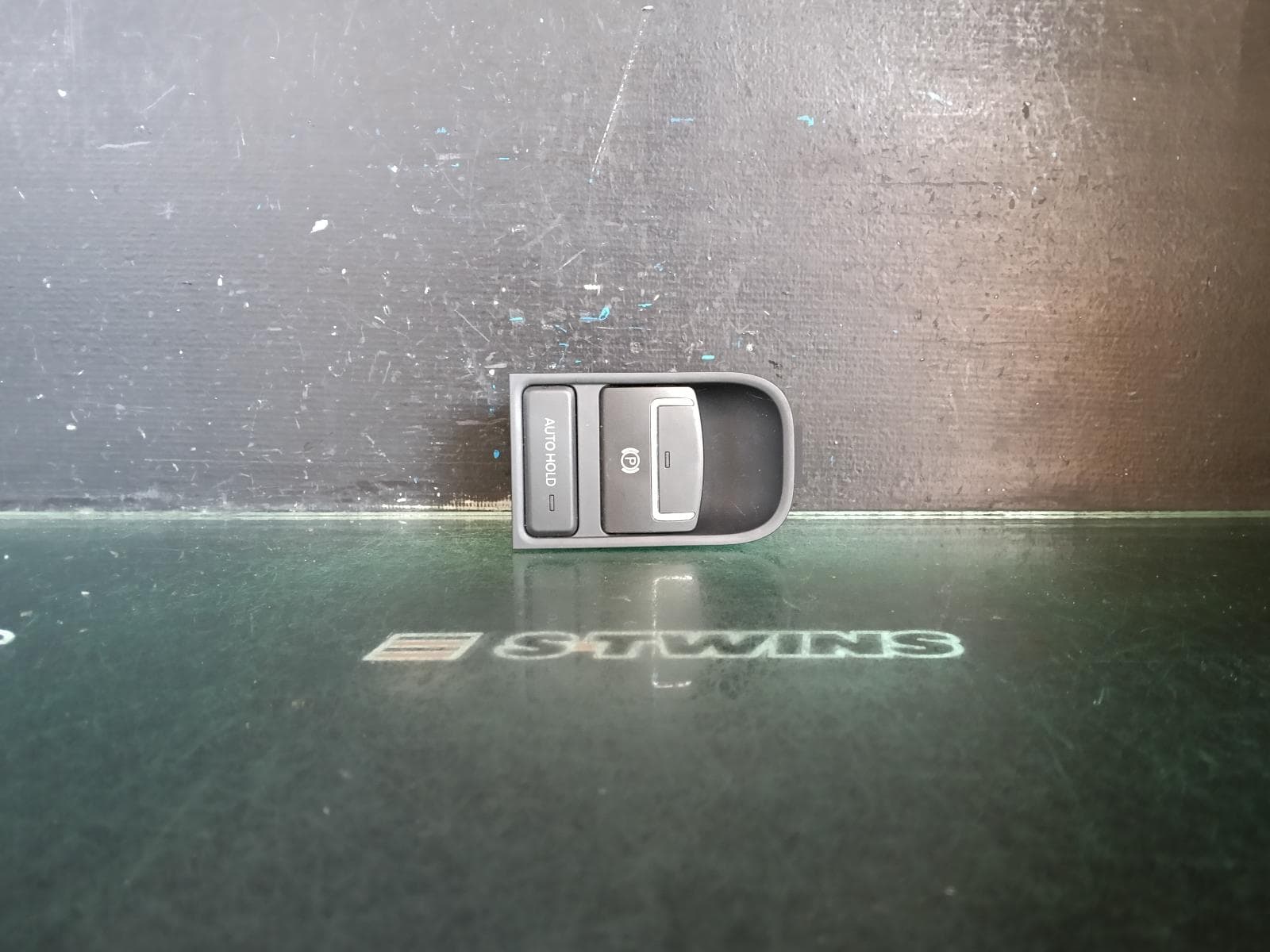 Used auto part listing image: 2014 VOLKSWAGEN TIGUAN ELECT PARK SWITCH, 5N, 05/08-08/16 0000395540
