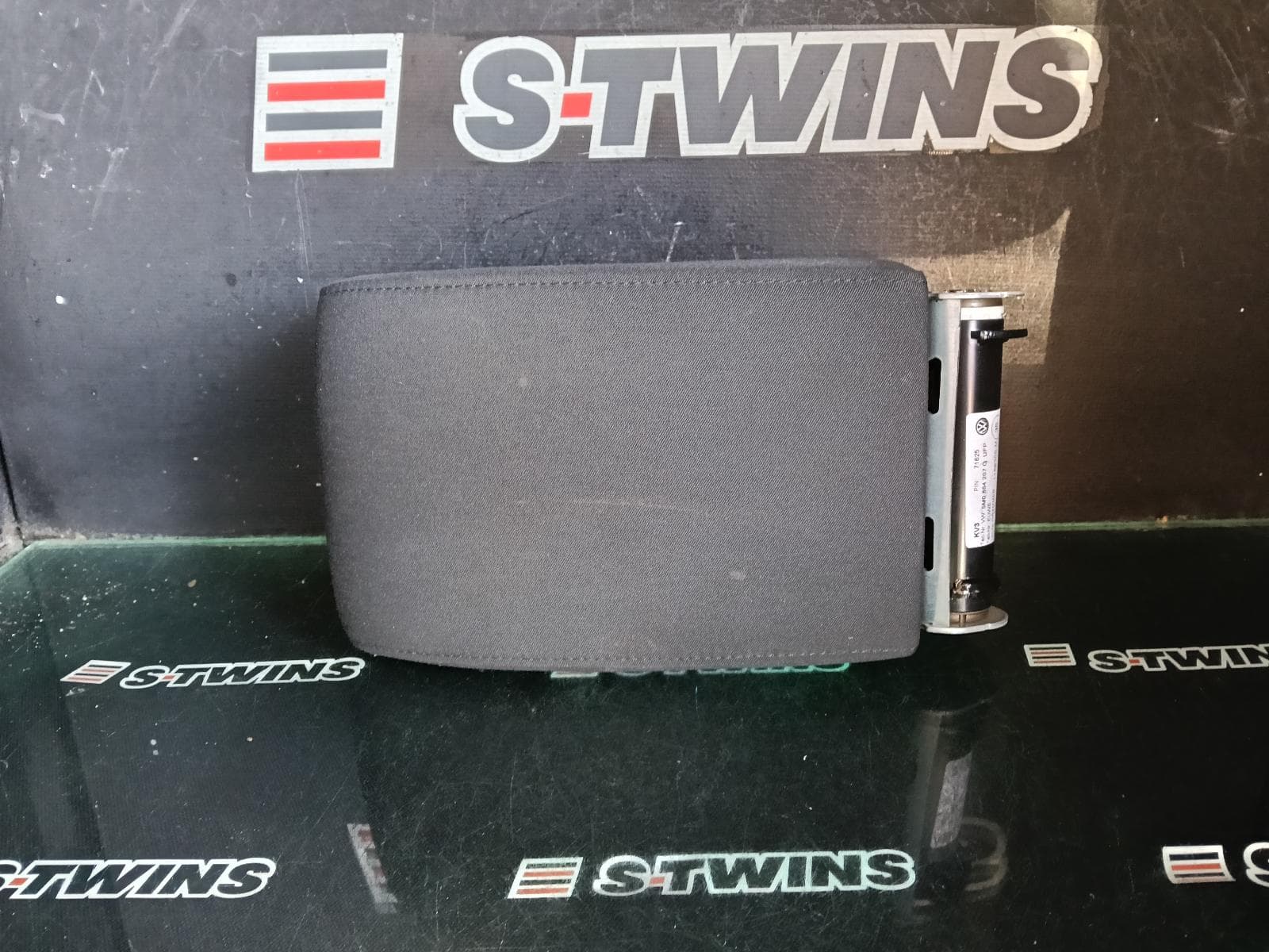 Used auto part listing image: 2014 VOLKSWAGEN TIGUAN CONSOLE 5N, BLACK, CONSOLE LID ONLY, LEATHER, 05/08-08/16 0000395529