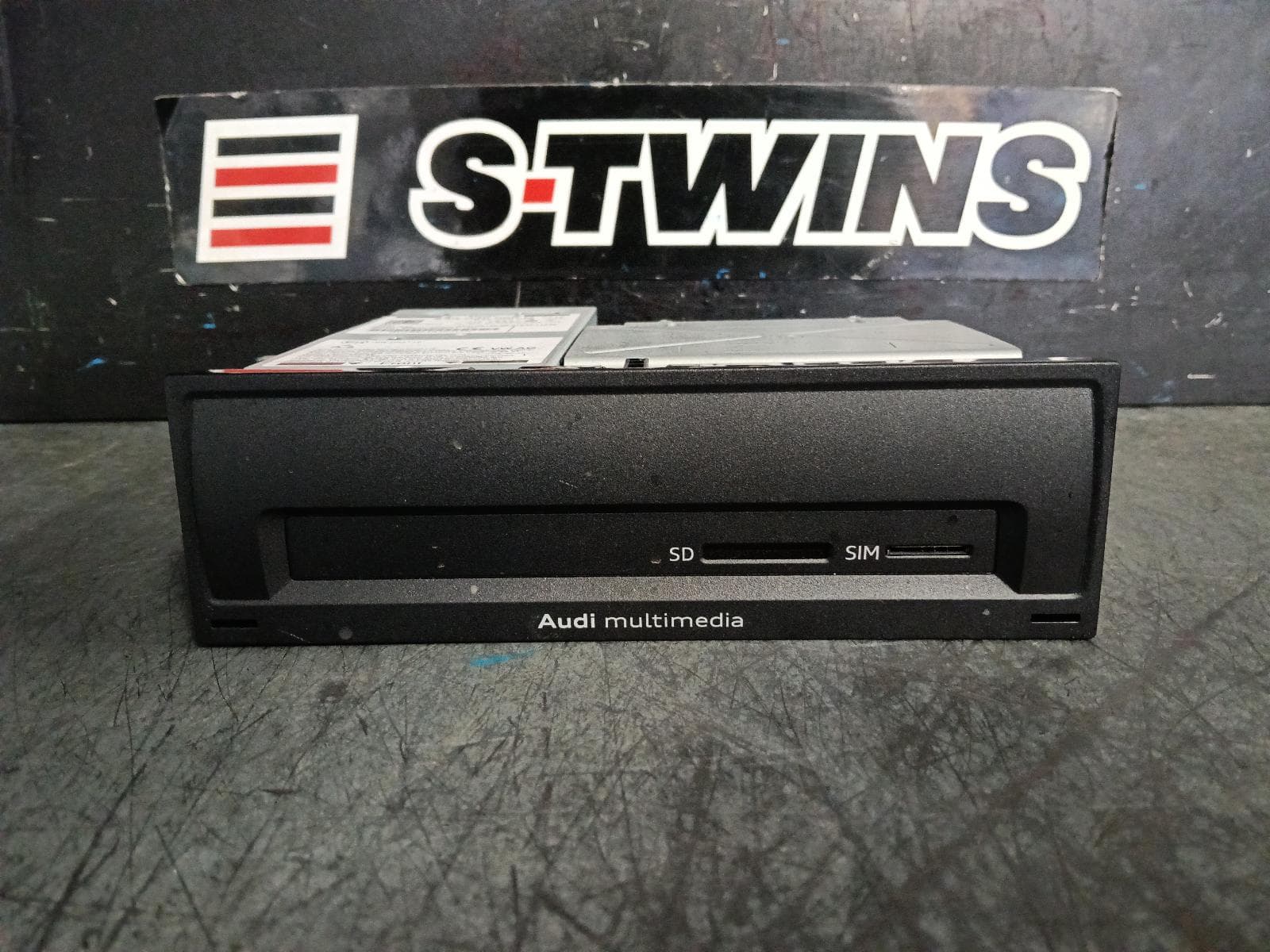 Used auto part listing image: 2021 AUDI Q3 HEAD UNIT, W/ SAT NAV TYPE, F3, 03/19- 0000395252