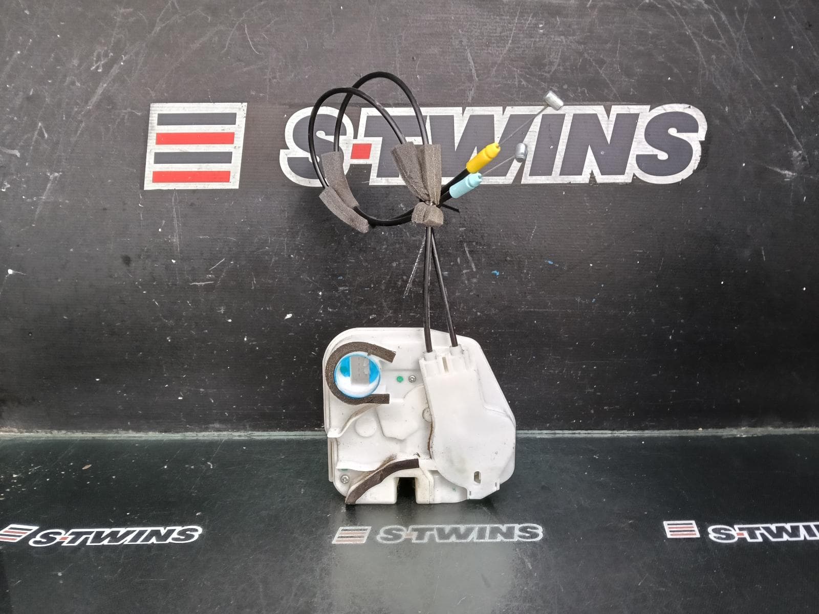 Used auto part listing image: 2016 MITSUBISHI TRITON DOOR BOOT GATE LOCK LEFT FRONT DOOR LOCK, SINGLE/EXTRA/DUAL CAB, MQ-MR, 03/15-10/23 0000396402
