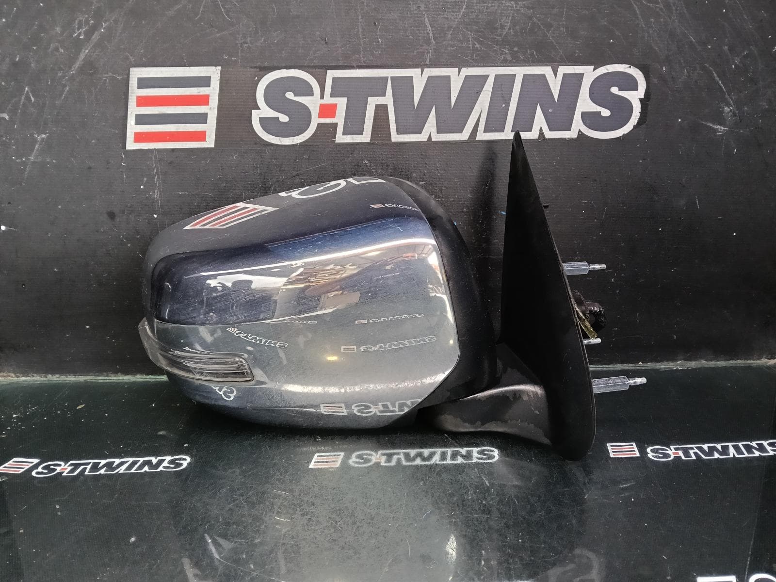 Used auto part listing image: 2016 MITSUBISHI TRITON RIGHT DOOR MIRROR MQ-MR, GLS/EXCEED, CHROME, W/ INDICATOR TYPE, 03/15-10/23 0000396405