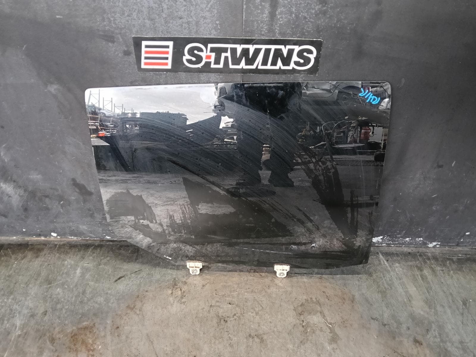 Used auto part listing image: 2016 MITSUBISHI TRITON RIGHT REAR DOOR WINDOW DUAL CAB, MQ-MR, 03/15-10/23 0000396473