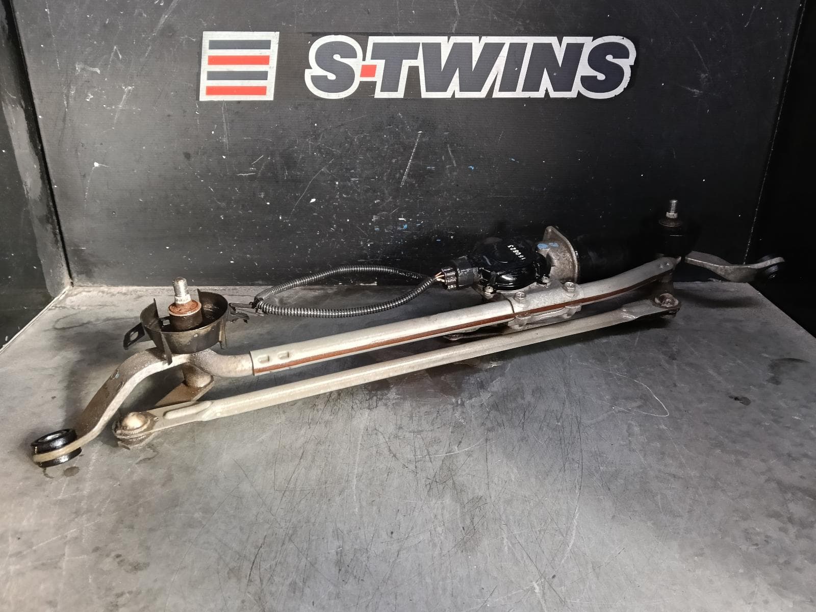 Used auto part listing image: 2016 MITSUBISHI TRITON WIPER MOTOR FRONT, WIPER MOTOR ONLY, MQ-MR, 03/15-10/23 0000396476