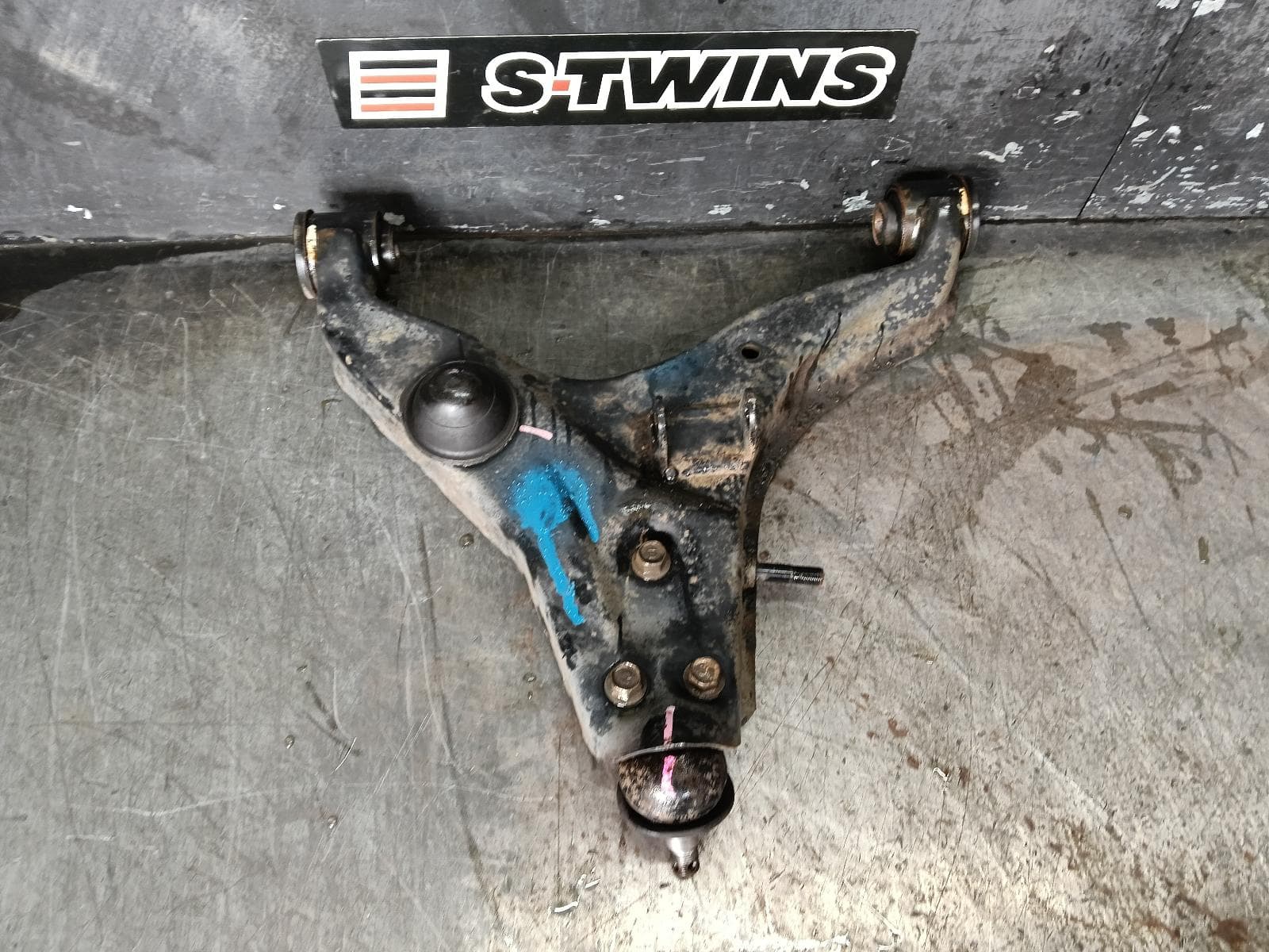 Used auto part listing image: 2016 MITSUBISHI TRITON RIGHT FRONT LOWER CONTROL ARM MQ-MR, 03/15-10/23 0000396482