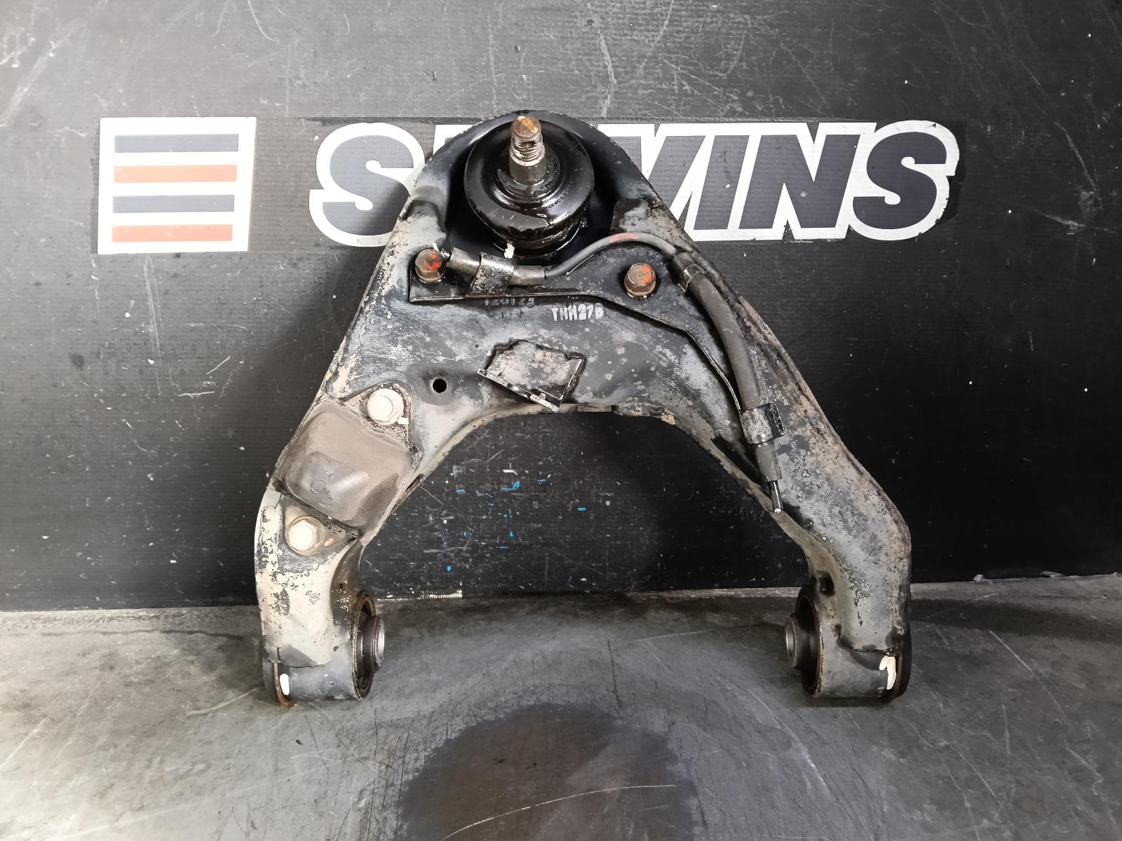 Used auto part listing image: 2016 MITSUBISHI TRITON RIGHT FRONT UPPER CONTROL ARM 2WD/4WD, MQ-MR, 03/15-10/23 0000396483