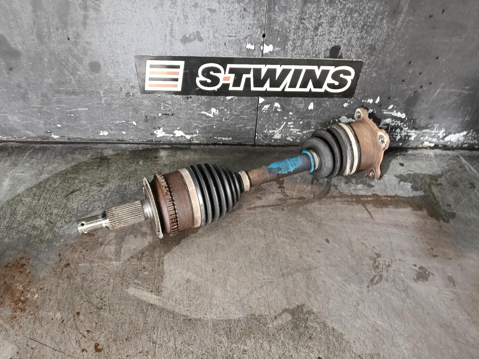 Used auto part listing image: 2016 MITSUBISHI TRITON RIGHT DRIVESHAFT FRONT, MQ-MR, 03/15-10/23 0000396485
