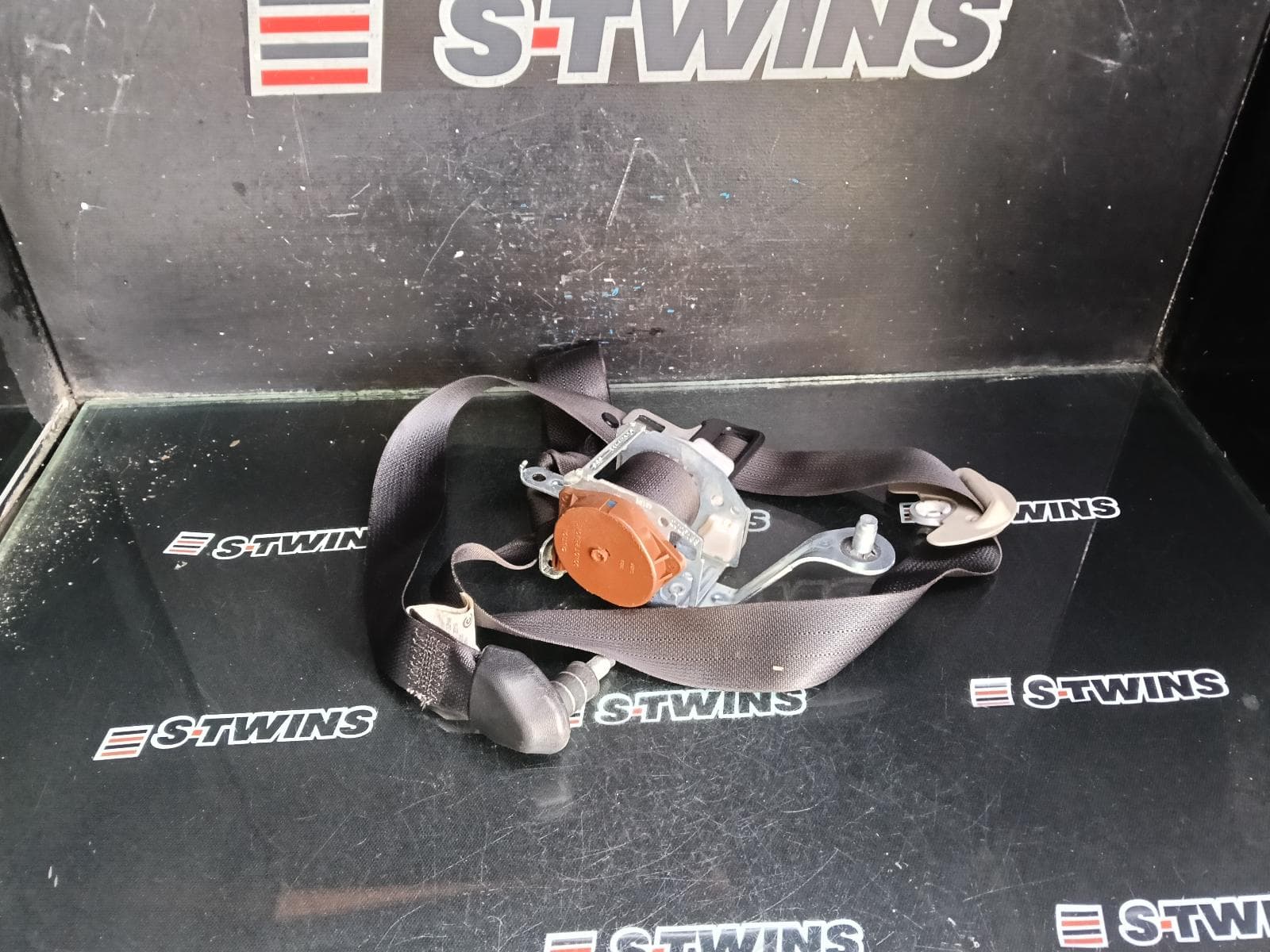 Used auto part listing image: 2019 NISSAN PATHFINDER SEAT BELT STALK RH REAR 2ND ROW, SEAT BELT ONLY, R52, 06/13-04/21 0000396848