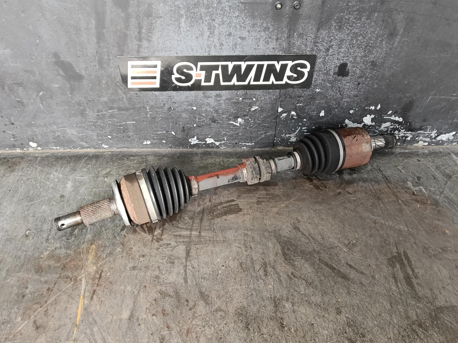 Used auto part listing image: 2019 NISSAN PATHFINDER LEFT DRIVESHAFT FRONT, 2WD/4WD, R52, 06/13-04/21 0000396850