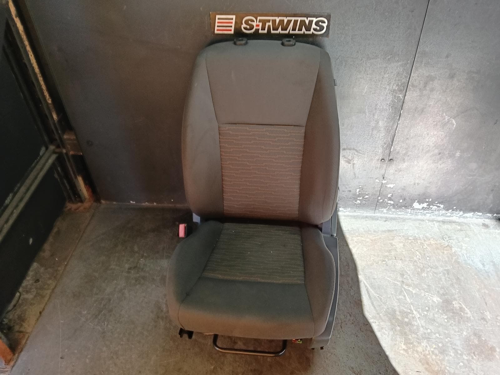 Used auto part listing image: 2014 FORD RANGER FRONT SEAT LH FRONT (BUCKET SEAT TYPE), PX, CLOTH, XL/XLS/XL PLUS, 06/11-06/15 0000404763