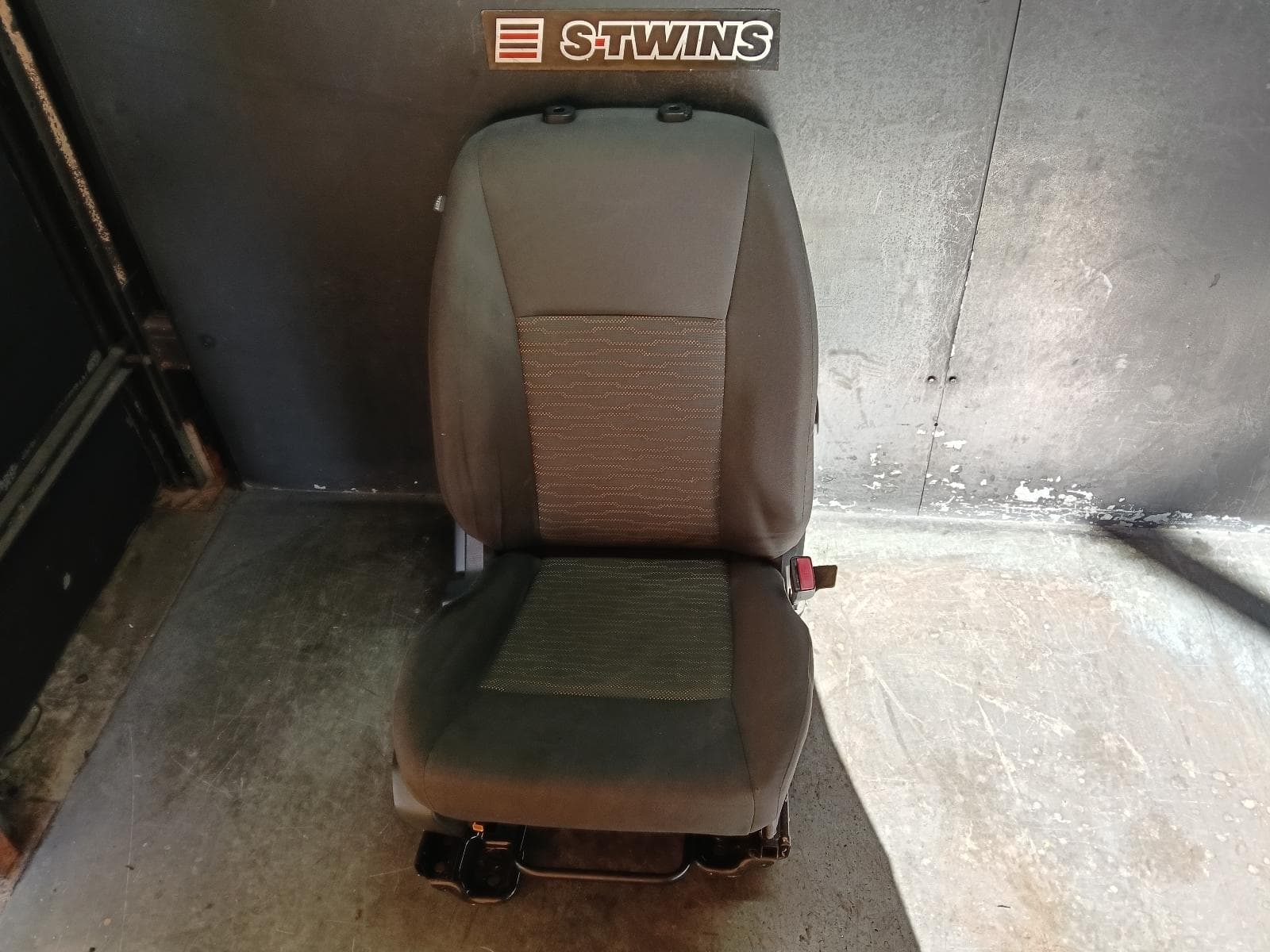 Used auto part listing image: 2014 FORD RANGER FRONT SEAT RH FRONT (BUCKET SEAT TYPE), PX, CLOTH, XL/XLS/XL PLUS, 06/11-06/15 0000404764