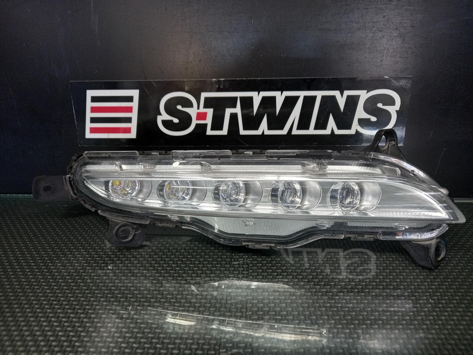 Used auto part listing image: 2018 HYUNDAI TUCSON RIGHT INDICATOR FOG SIDE DAYTIME RUNNING LAMP, TL, KOREAN BUILT (VIN KMHJ), 06/15-06/18 0000360454