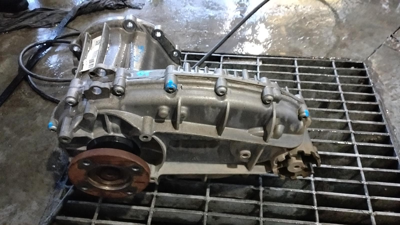 Used auto part listing image: 2017 VOLKSWAGEN AMAROK TRANSFER CASE 2H, W/ SELF LOCKING CENTRE DIFF, NON LOW RANGE TYPE, 10/10-09/22 0000392783