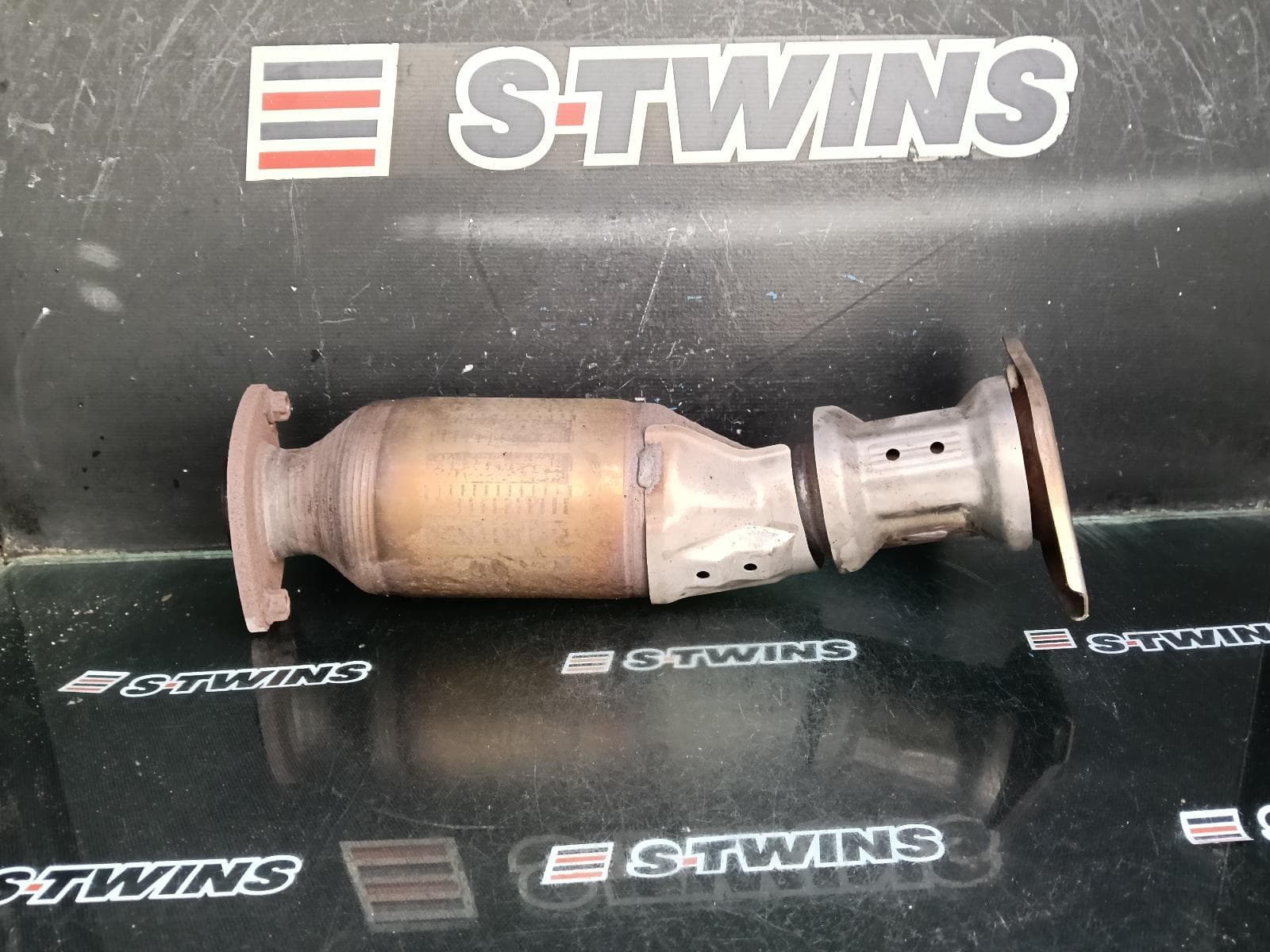 Used auto part listing image: 2015 TOYOTA RAV4 CATALYTIC CONVERTER BOLT ON CAT TYPE (TO MANIFOLD), 2.0, PETROL, ZSA42R, 12/12-12/18 0000399658