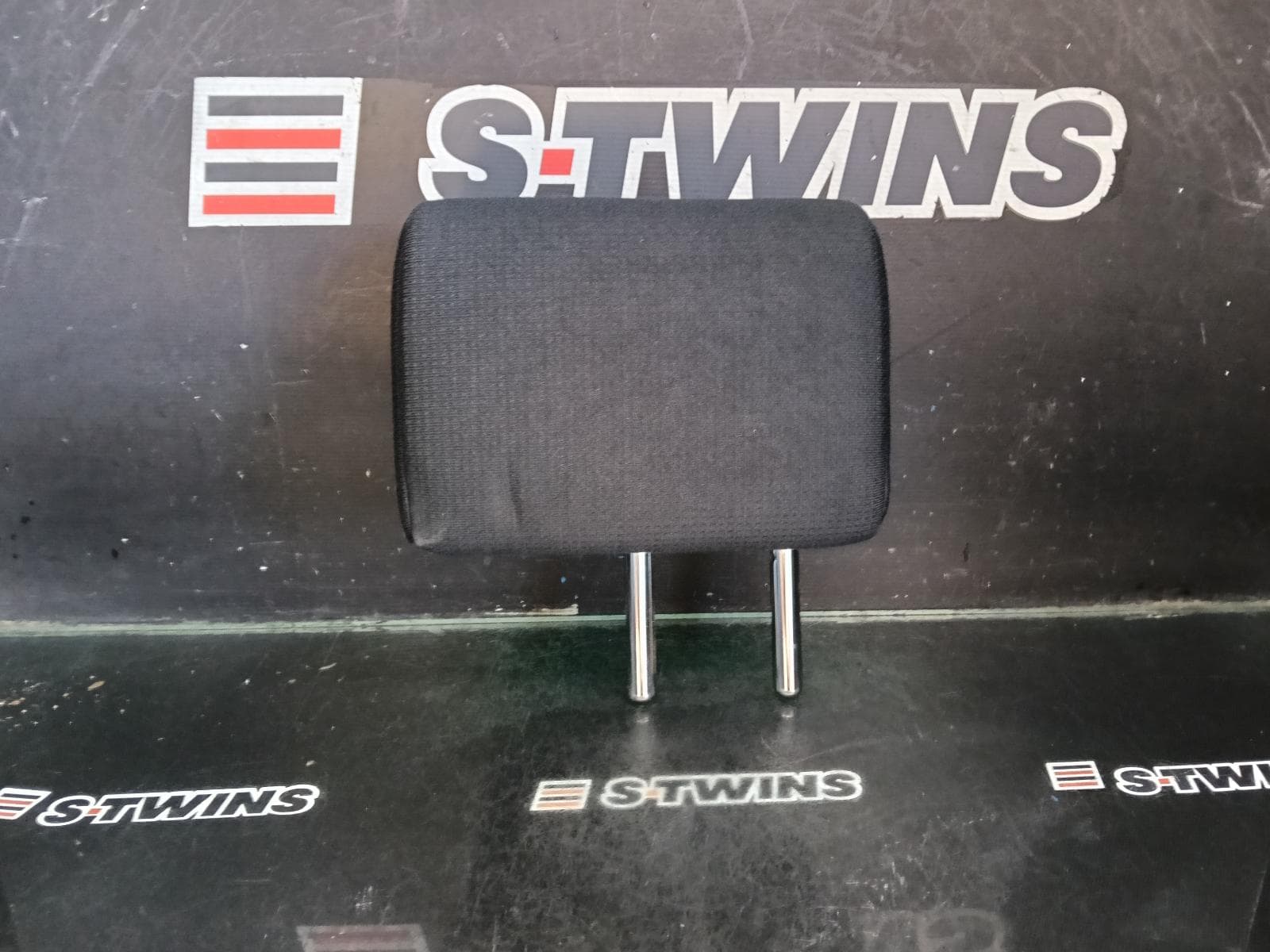 Used auto part listing image: 2015 TOYOTA RAV4 HEADREST CENTRE REAR, XA40, CLOTH, BLACK, 12/12-12/18 0000399752