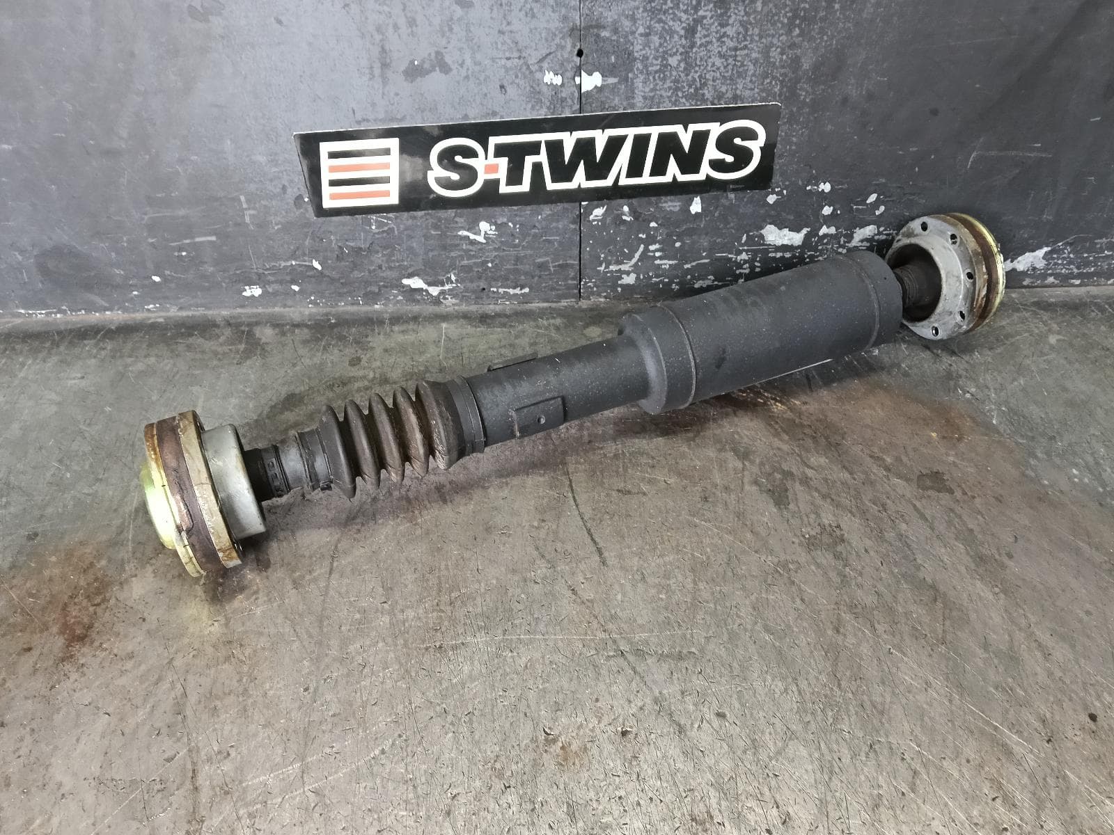 Used auto part listing image: 2016 JEEP WRANGLER REAR PROP SHAFT 3.6, PETROL, MANUAL T/M, 2DR, SPORT, JK, 10/11-07/18 0000392290