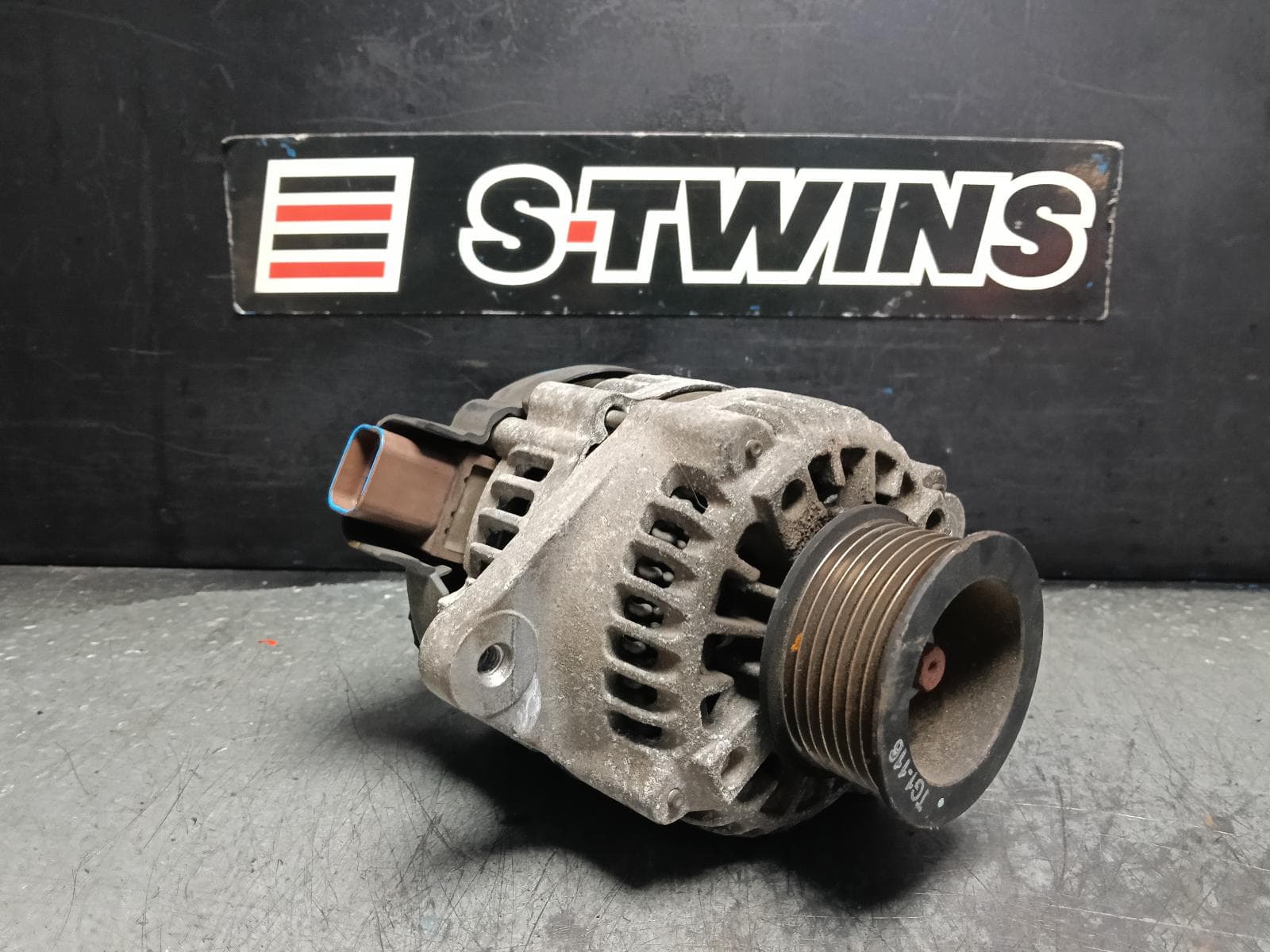 Used auto part listing image: 2011 ISUZU DMAX ALTERNATOR DIESEL, 3.0, 4JJ1, DENSO BRAND, RA, 10/08-05/12 0000406328