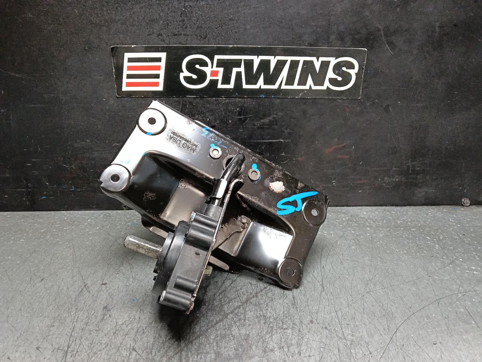 Used auto part listing image: 2011 HOLDEN COMMODORE SPARE WHEEL WINCH VE, 08/06-05/13 0000396124