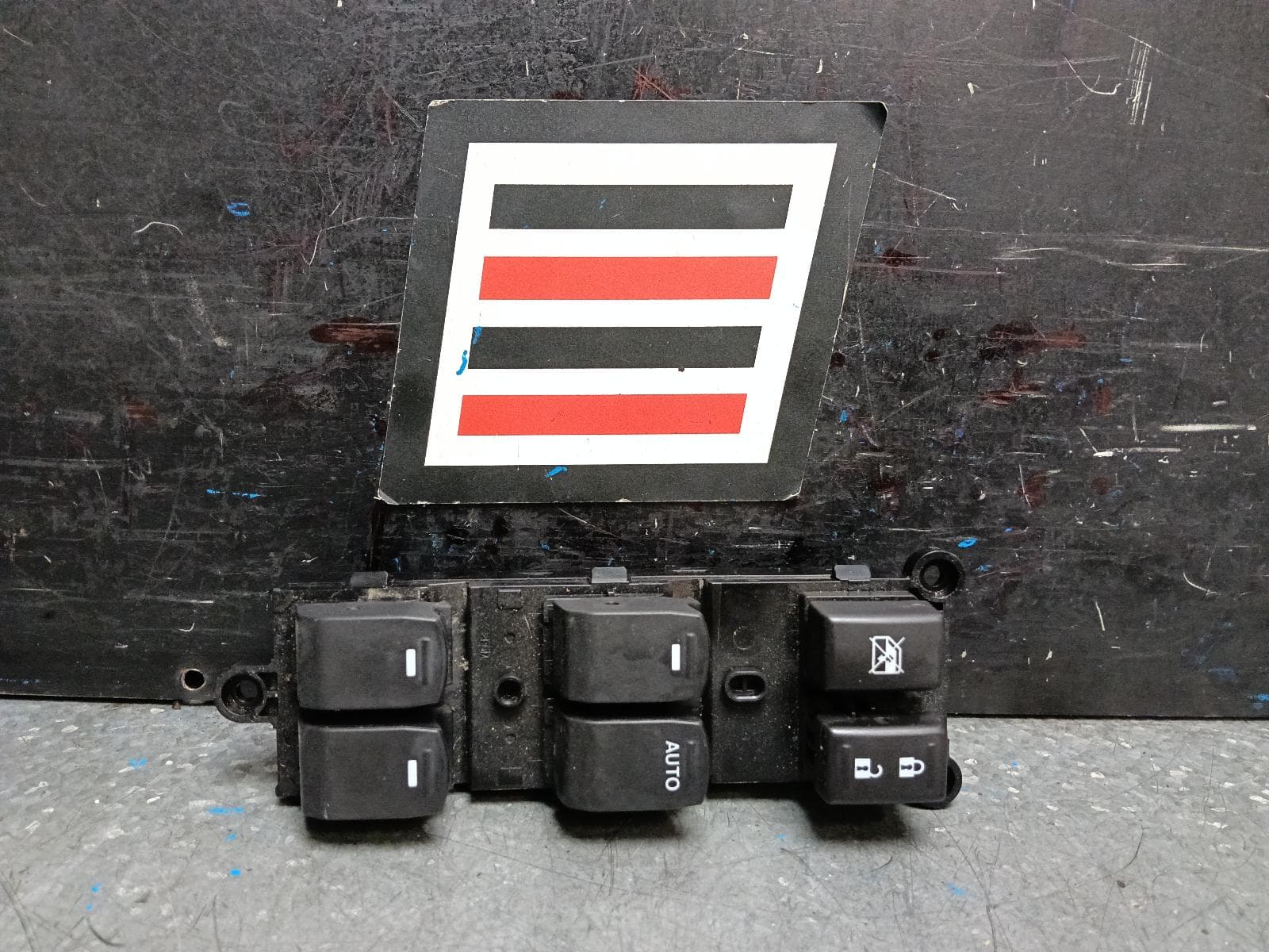 Used auto part listing image: 2023 SUZUKI VITARA PWR DR WIND SWITCH RH FRONT (MASTER SWITCH), NON POWER FOLD TYPE, VITARA, LY (VIN TSM), 06/15- 0000398069