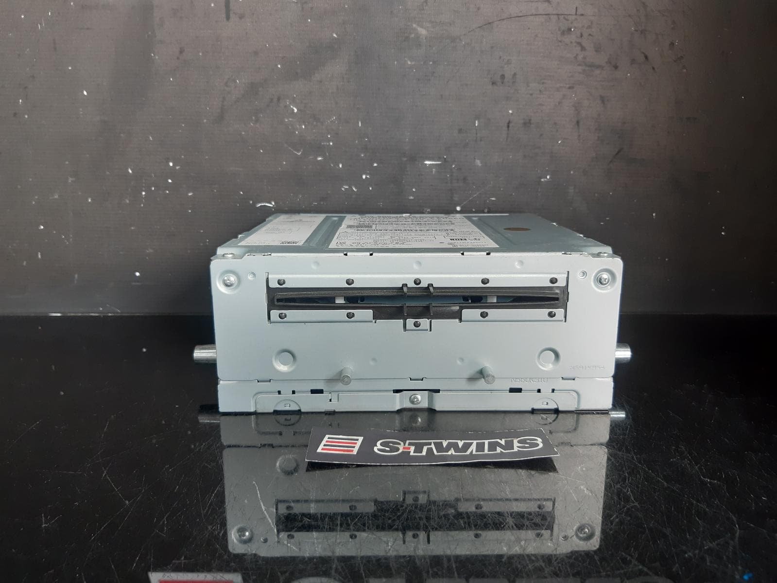 Used auto part listing image: 2014 MERCEDES C CLASS HEAD UNIT, AUDIO 20, W205/S205/C205/A205, 06/14-07/18 0000127784