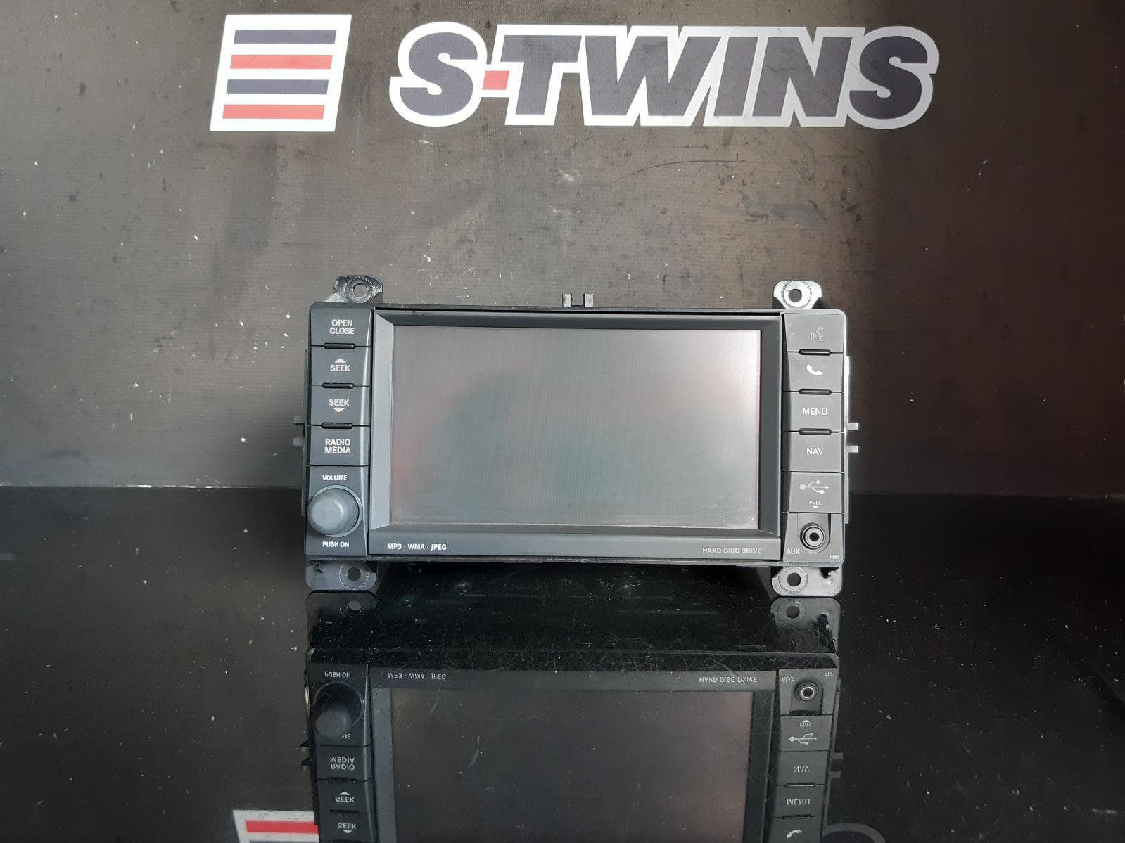 Used auto part listing image: 2013 JEEP GRANDCHEROKEE DISPLAY UNIT ONLY, MEDIA CENTRE 431 (RB2), W/ MP3, NON SAT NAV TYPE, WK, 10/10-03/13 0000130640