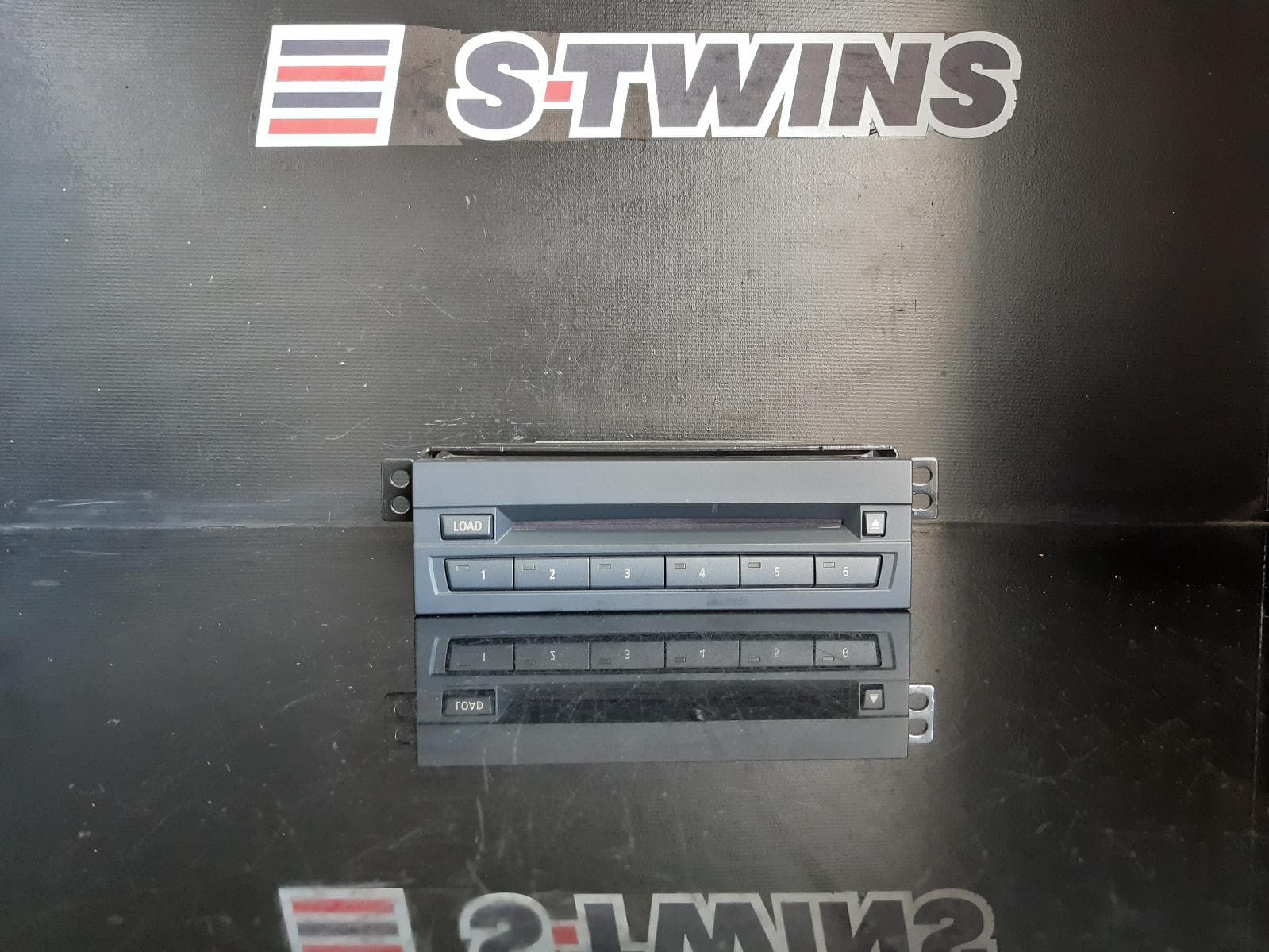 Used auto part listing image: 2007 BMW X5 HEAD UNIT, 6 DISC CD STACKER, E70, 12/06-08/13 0000133148