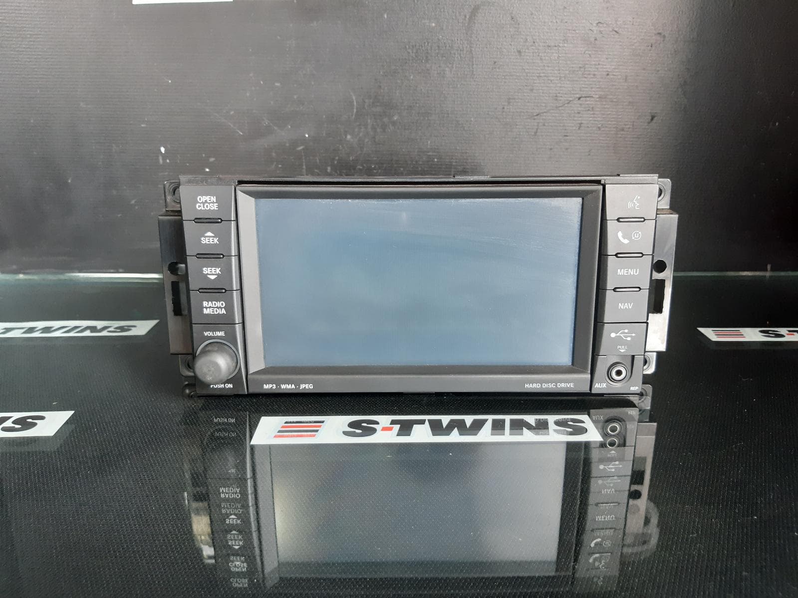 Used auto part listing image: 2011 JEEP CHEROKEE SAT NAV HEAD UNIT, KK, 11/07-10/12 0000140249