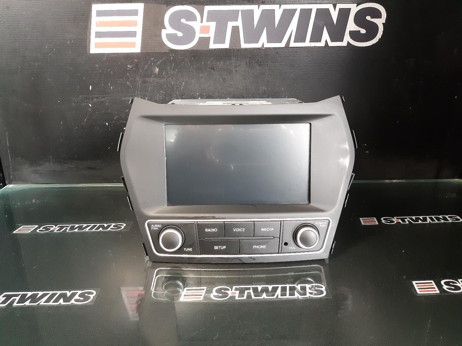 Used auto part listing image: 2017 HYUNDAI SANTA FE DISPLAY & CONTROL UNIT, NON SAT NAV TYPE, DM, 06/15-02/18 0000214601