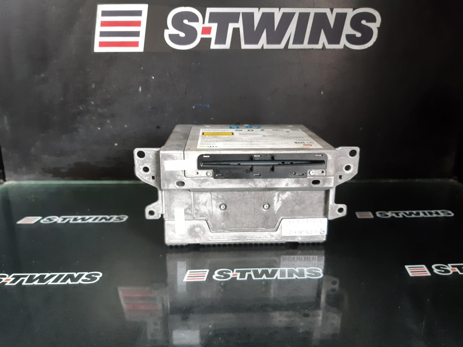 Used auto part listing image: 2013 BMW 4 SERIES HEAD UNIT, HIGH, W/ DAB, P/N 65129325977/65126826790, F32/F33/F36, COUPE/CABRIO/HATCH, 07/13-12/20 0000257199