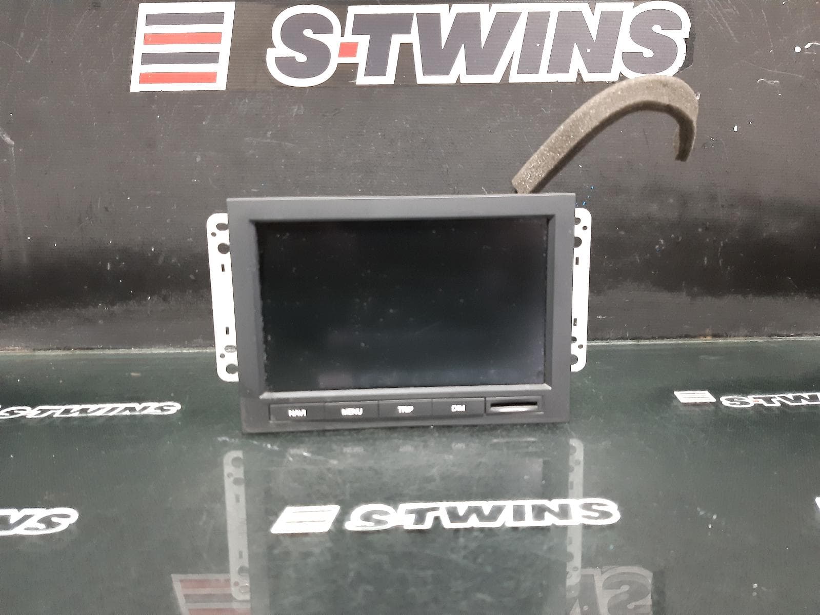 Used auto part listing image: 2014 HOLDEN CAPTIVA DISPLAY UNIT ONLY, SAT NAV TYPE, 3 PLUG ON BACK TYPE, CG, 01/11-09/15 0000352135
