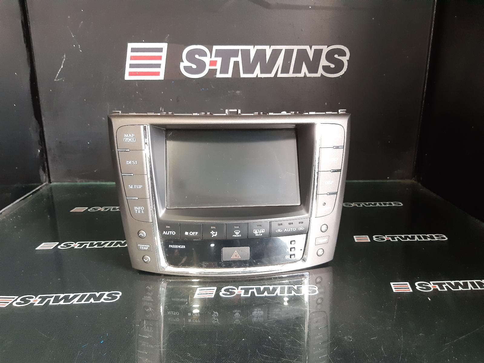 Used auto part listing image: 2009 LEXUS IS250/IS250C DISPLAY/CONTROL/HEAD UNIT, SAT NAV TYPE, GSE20R, 11/05-12/14 0000300761