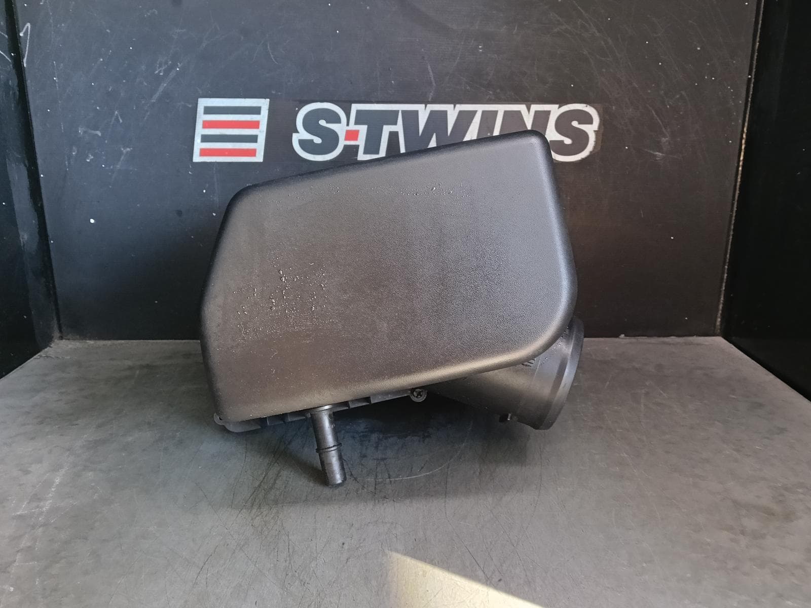 Used auto part listing image: 2015 JEEP CHEROKEE AIR CLEANER BOX AIR CLEANER, KL, 3.2, PETROL, 02/14-03/18 0000395812