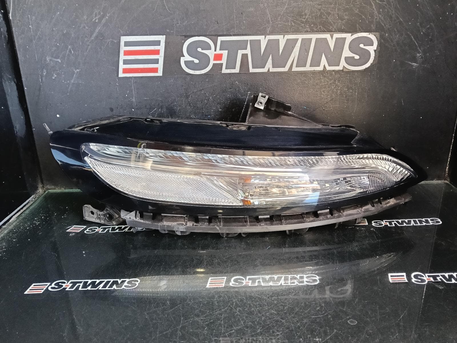 Used auto part listing image: 2015 JEEP CHEROKEE RIGHT INDICATOR FOG SIDE KL, DAYTIME RUNNING LAMP, 02/14-03/18 0000395816