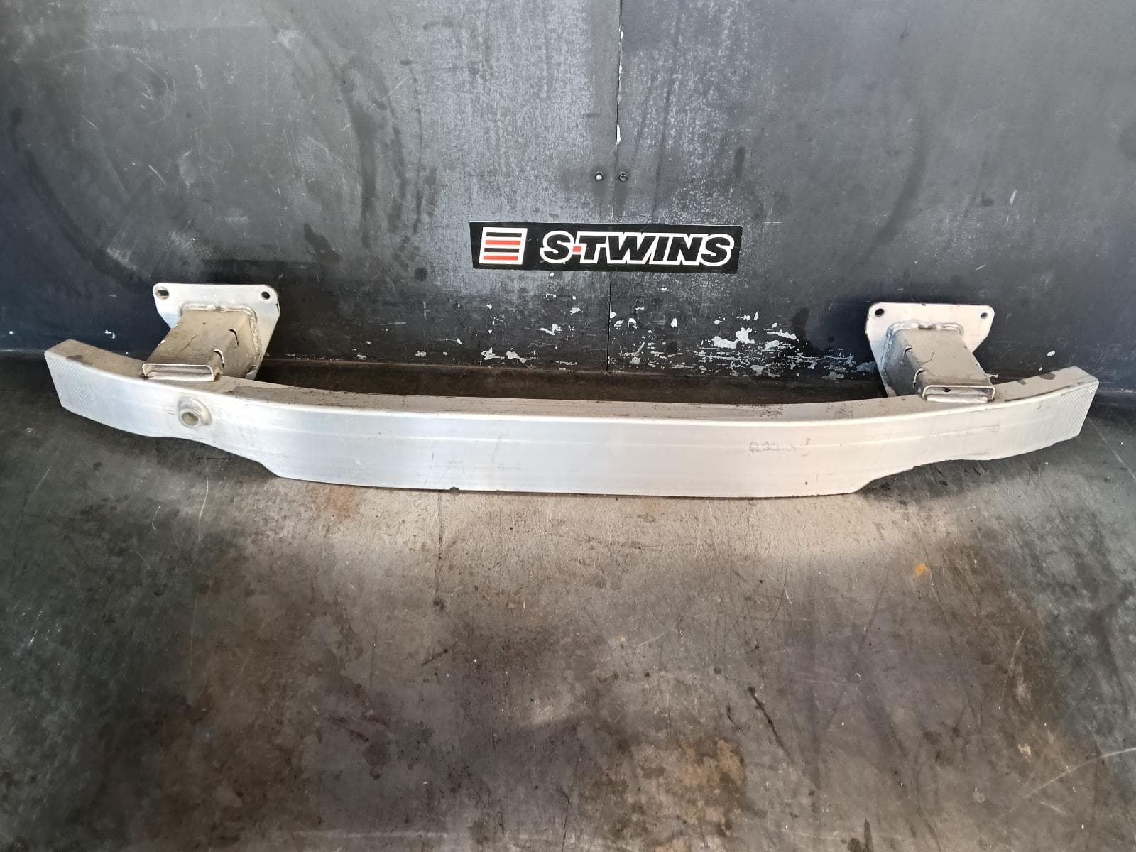 Used auto part listing image: 2015 JEEP CHEROKEE R BAR BRACKET REINFO KL, MAIN REINFORCEMENT, NON TRAILHAWK, 02/14-03/18 0000395822