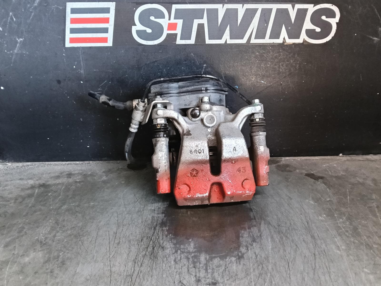Used auto part listing image: 2015 JEEP CHEROKEE CALIPER KL, LH REAR, 02/14-11/22 0000395824