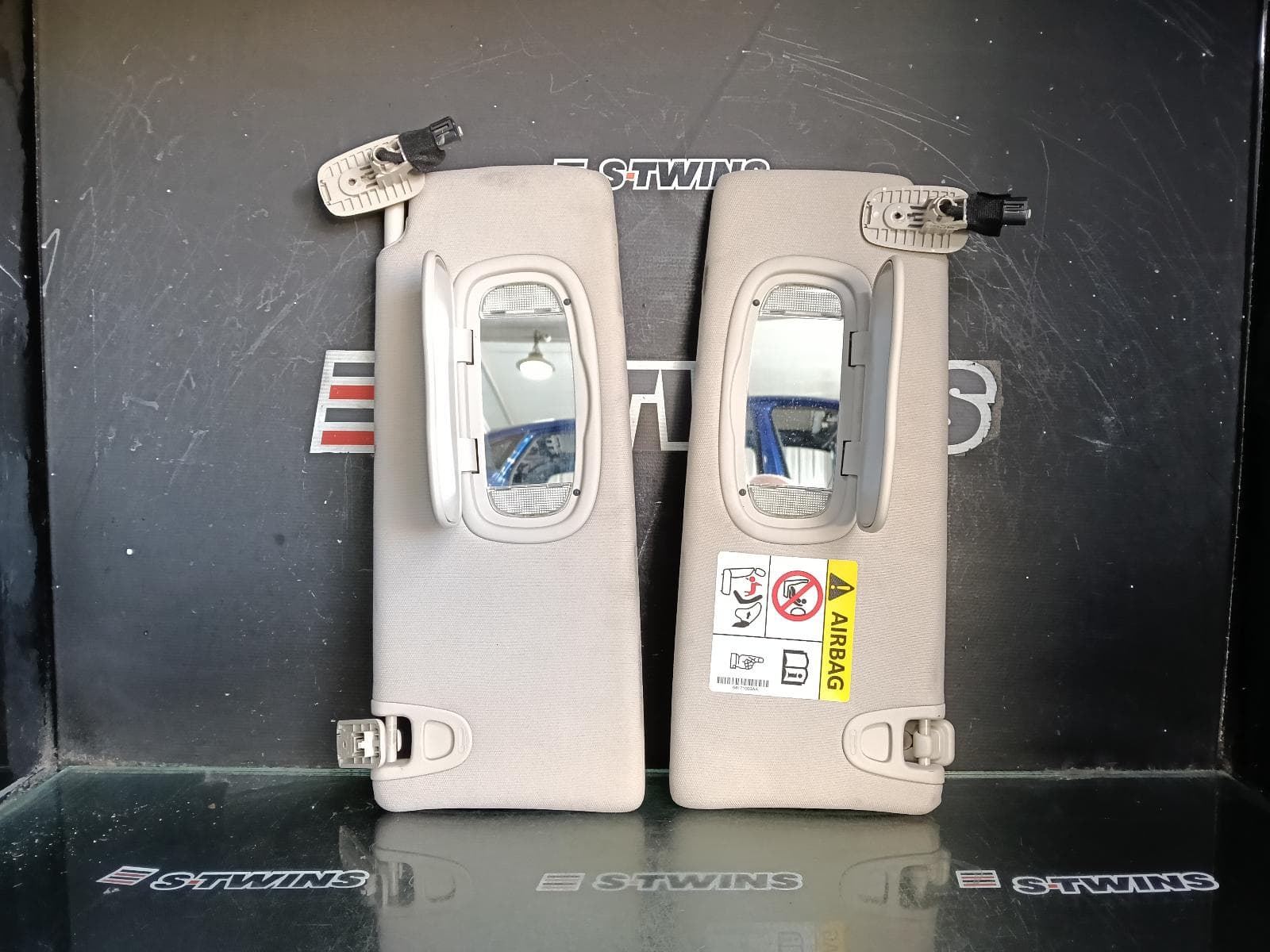 Used auto part listing image: 2015 JEEP CHEROKEE SUNVISOR KL, PAIR, 02/14-11/22 0000395826
