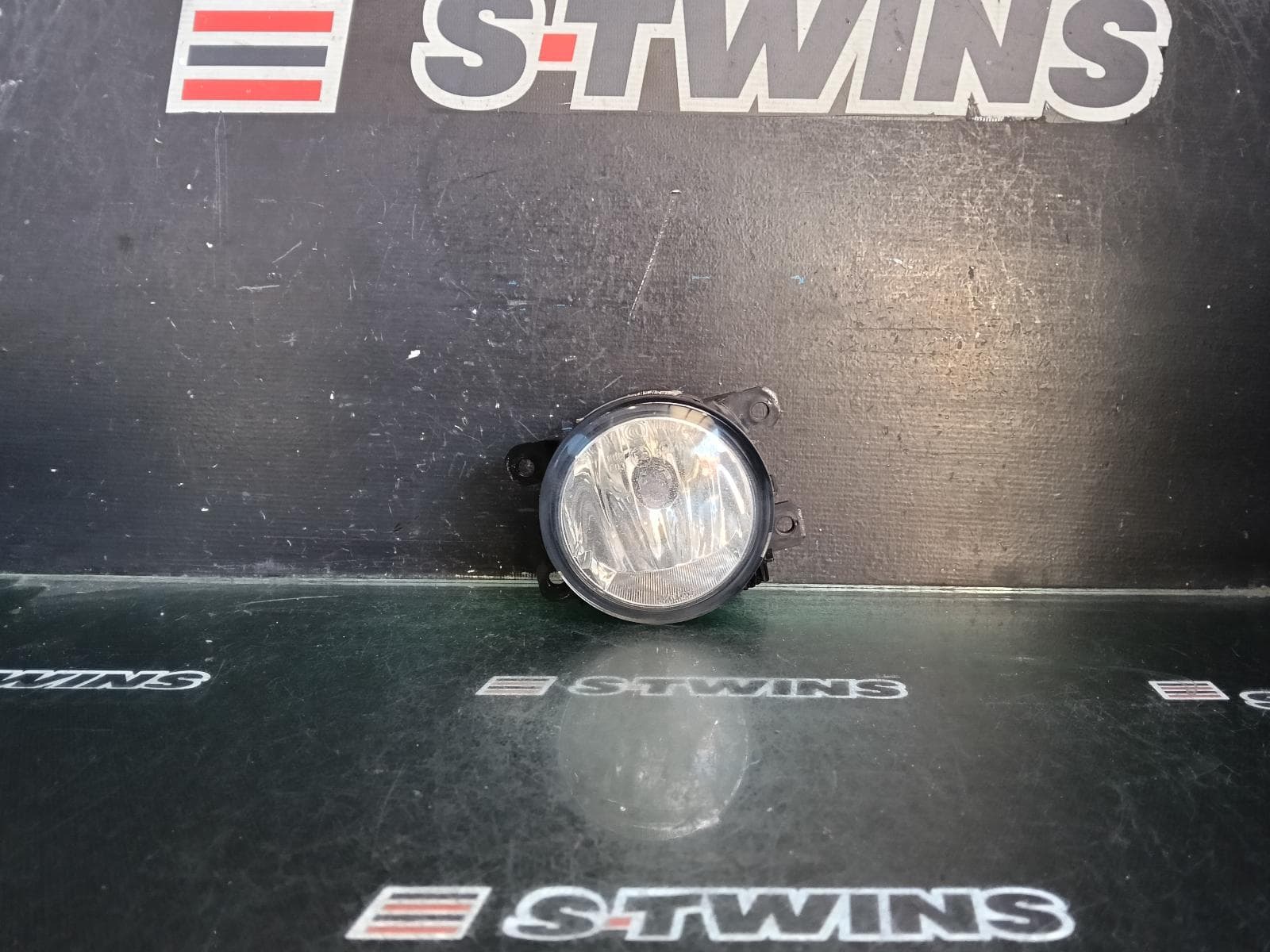 Used auto part listing image: 2015 JEEP CHEROKEE RIGHT INDICATOR FOG SIDE KL, BUMPER FOGLAMP, HALOGEN, STANDARD TYPE, 02/14-03/18 0000395832