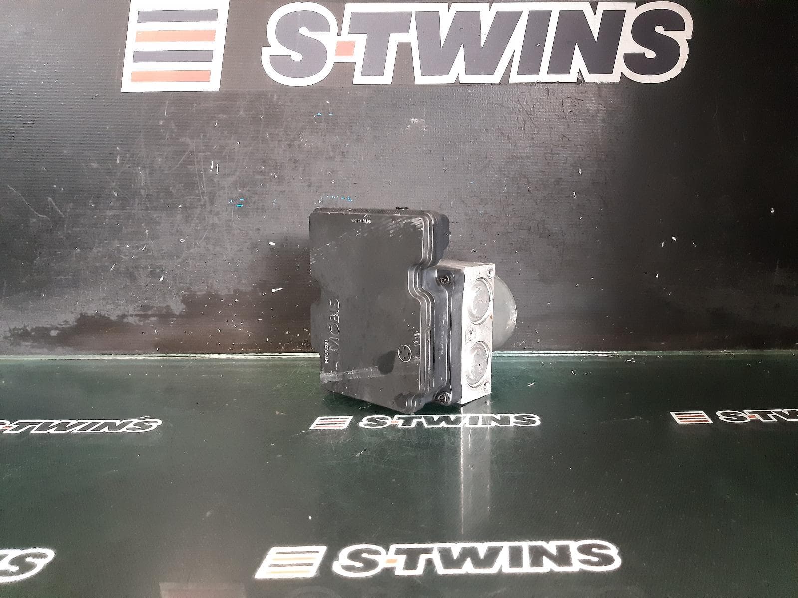 Used auto part listing image: 2011 HYUNDAI I30 ABS PUMP MODULATOR P/N 589202L520, FD, 09/07-04/12 0000275035