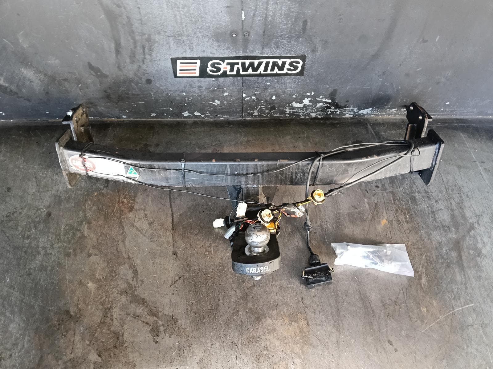 Used auto part listing image: 2014 MITSUBISHI OUTLANDER TOWBAR ZJ, AFTERMARKET, 10/12-03/15 0000395840