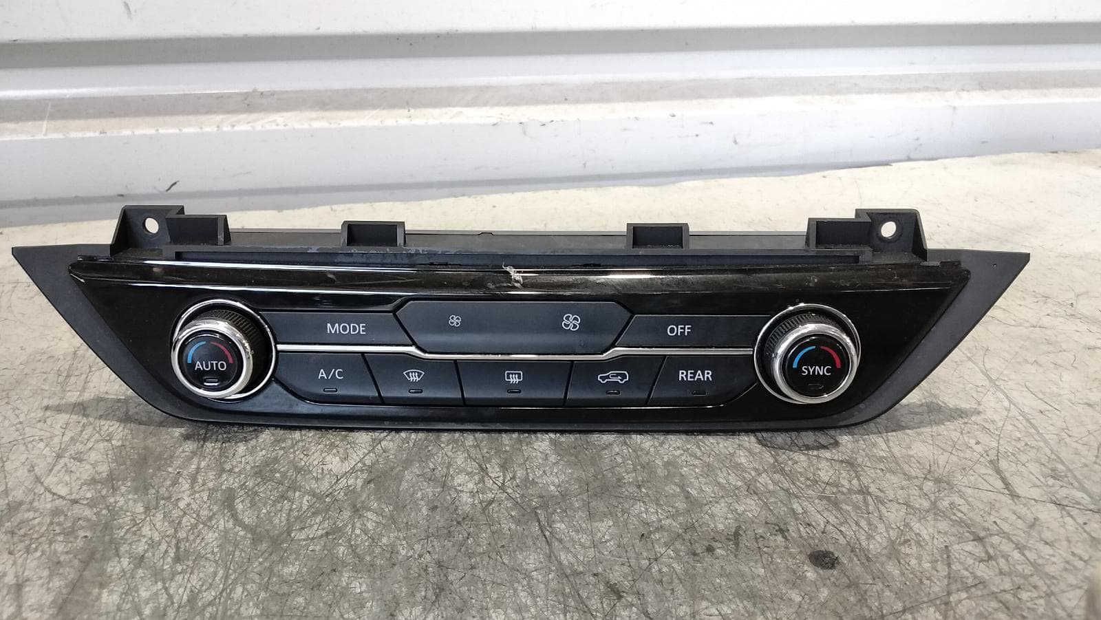 Used auto part listing image: 2021 LDV D90 HEATER AC CONTROLS SV9A, FRONT, CLIMATE CONTROL TYPE,11/17- 0000393529