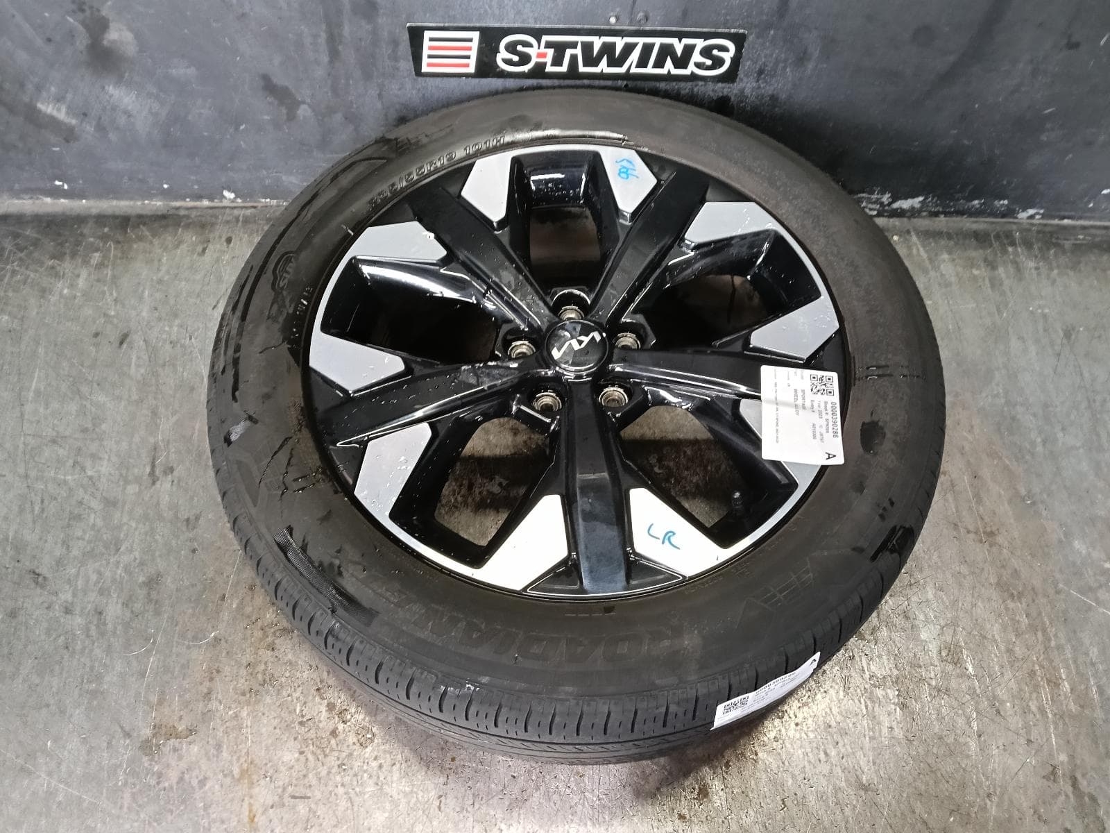 Used auto part listing image: 2023 KIA SPORTAGE WHEEL MAG NQ5, FACTORY, 19X7.5IN, 5 Y SPOKE, 09/21-01/25 0000390286