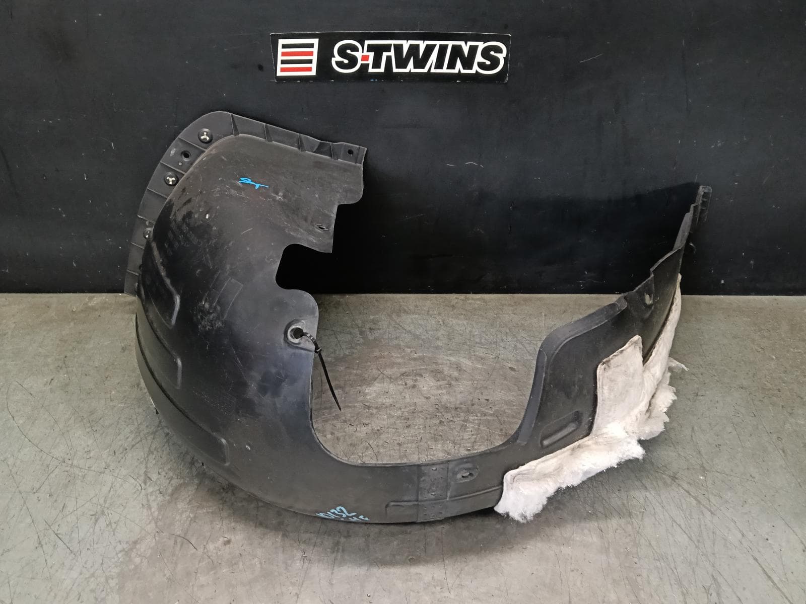 Used auto part listing image: 2020 KIA CERATO LEFT GUARD LINER FRONT, BD, HATCH, 09/18-03/21 0000389178