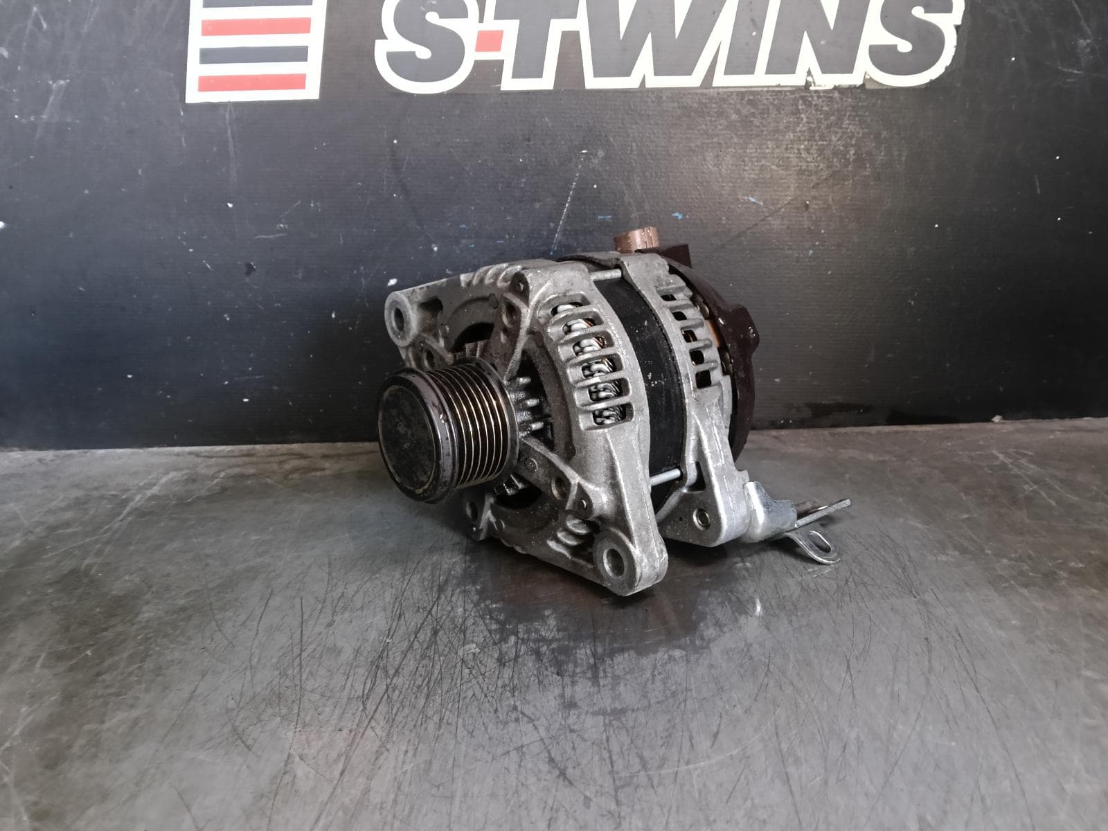 Used auto part listing image: 2015 TOYOTA KLUGER ALTERNATOR PETROL, 3.5, 2GR-FE, GSU50/GSU55, 12/13-10/16 0000399049