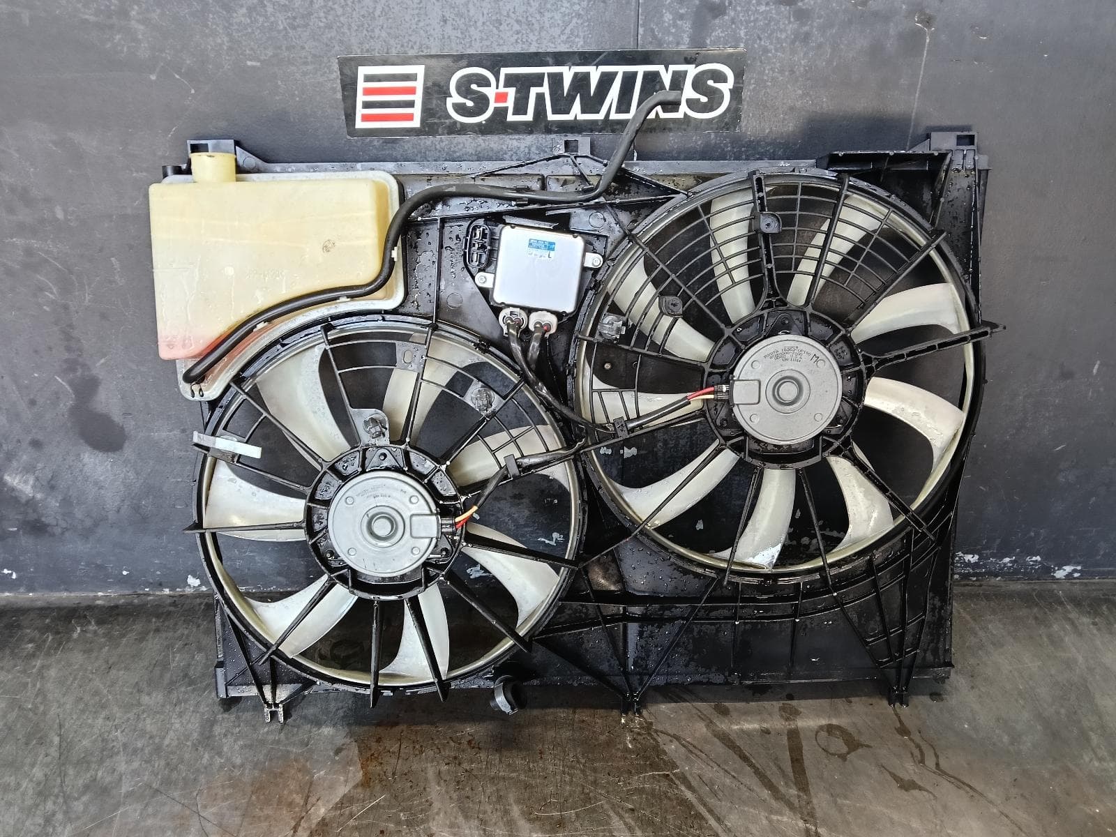 Used auto part listing image: 2015 TOYOTA KLUGER FAN RADIATOR FAN, GSU50/GSU55, 12/13-02/21 0000399050