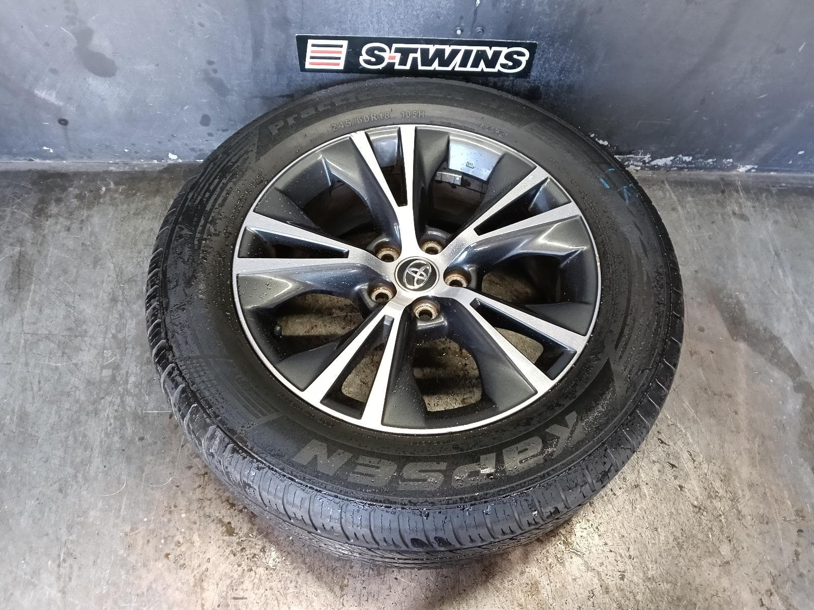 Used auto part listing image: 2015 TOYOTA KLUGER WHEEL MAG FACTORY, 18X7.5IN, GXL, GSU50/GSU55, 12/13-10/16 0000398830