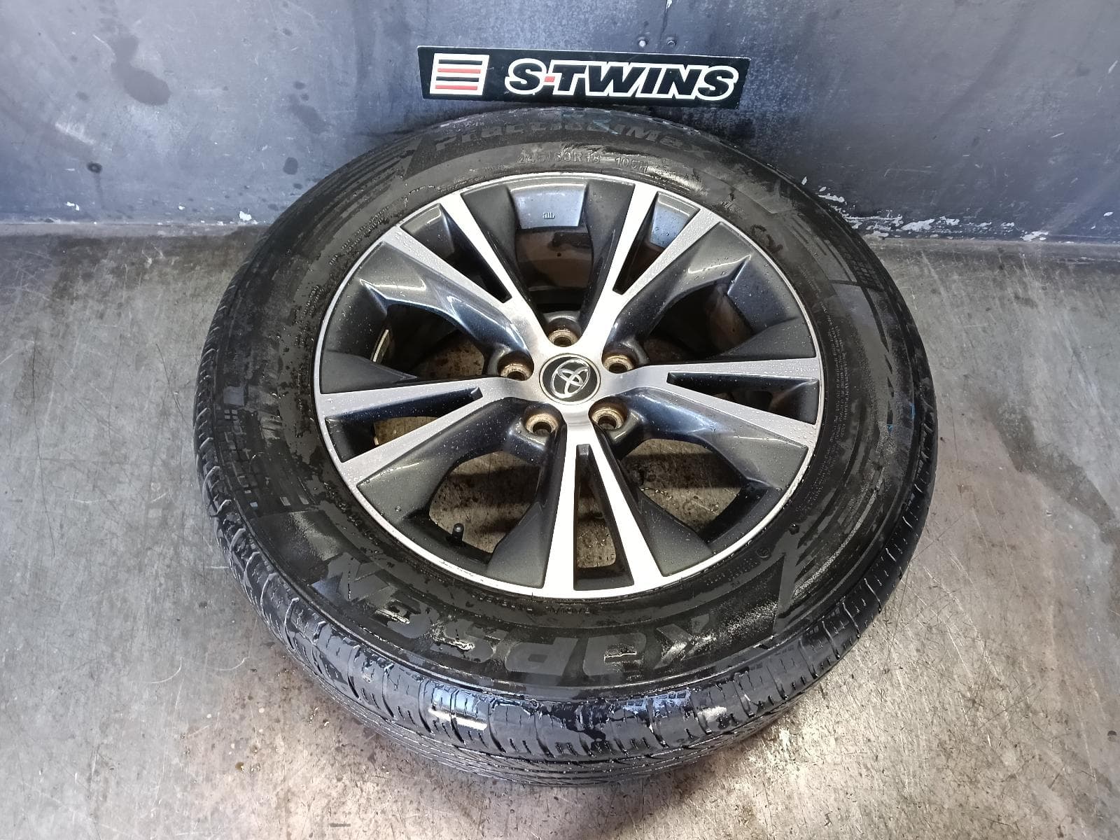 Used auto part listing image: 2015 TOYOTA KLUGER WHEEL MAG FACTORY, 18X7.5IN, GXL, GSU50/GSU55, 12/13-10/16 0000398849