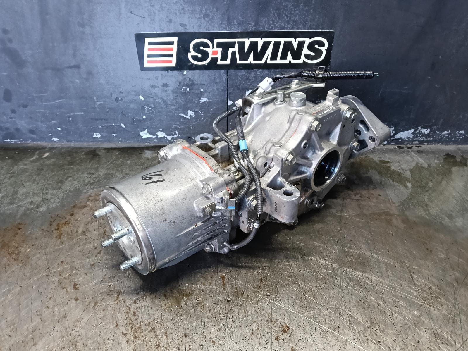Used auto part listing image: 2015 TOYOTA KLUGER DIFFERENTIAL CENTRE REAR, GSU50/GSU55, 2.277 RATIO, 12/13-02/21 0000398999