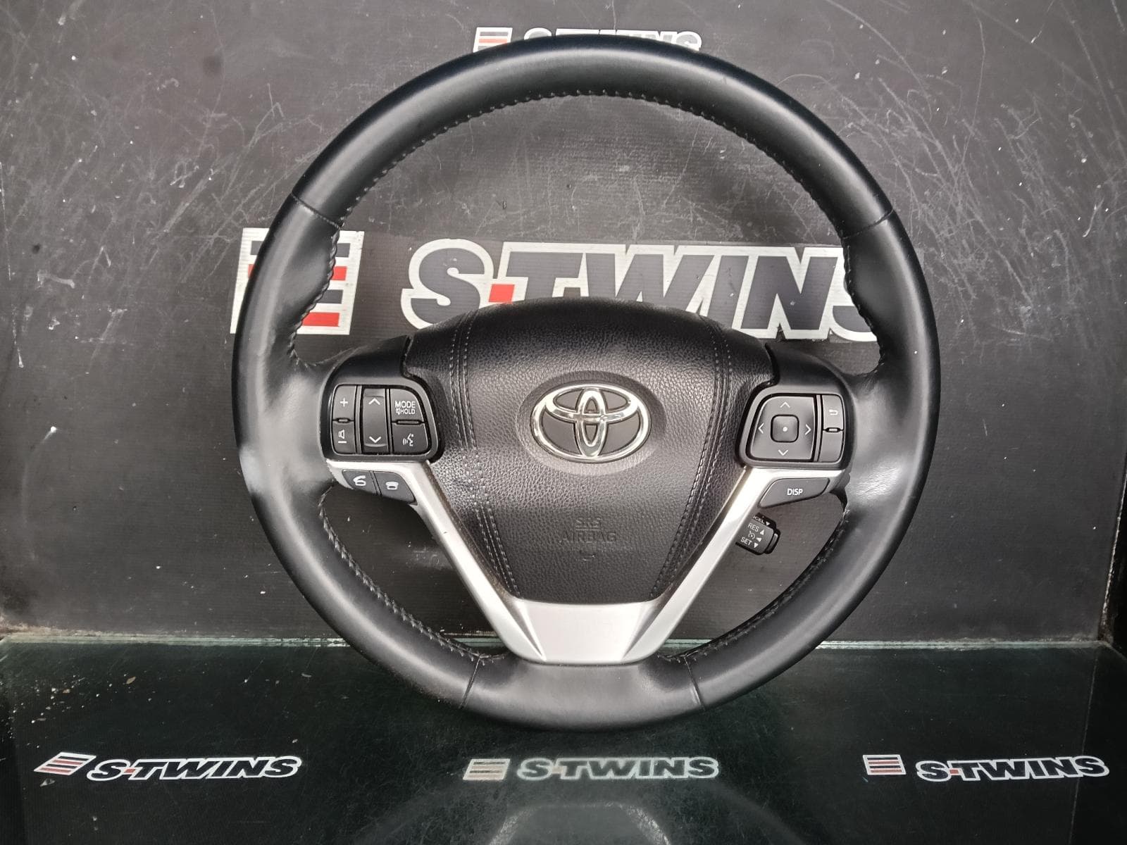 Used auto part listing image: 2015 TOYOTA KLUGER STEERING WHEEL GSU50/GSU55, LEATHER, 12/13-02/21 0000398779