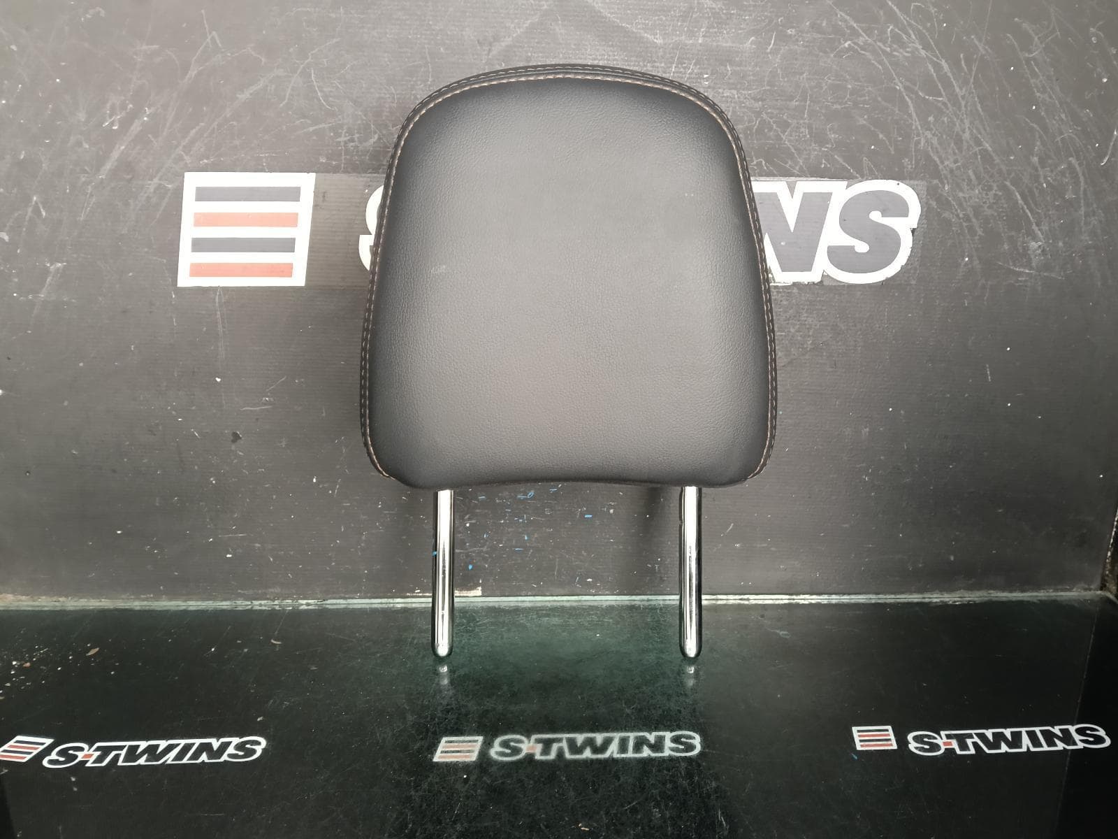Used auto part listing image: 2015 TOYOTA KLUGER HEADREST XU50 SERIES, RH FRONT, LEATHER, BLACK, 03/14-02/21 0000399246