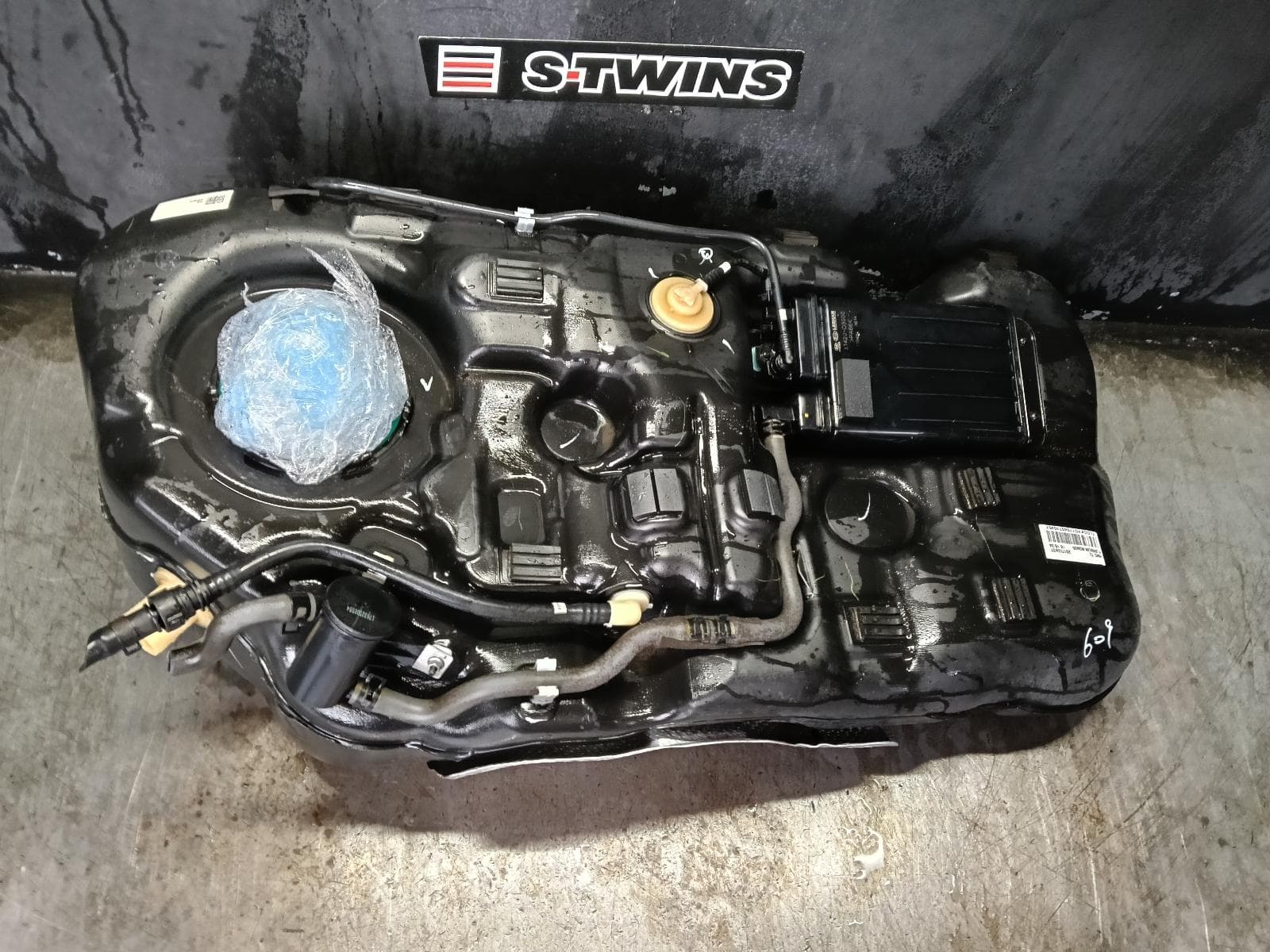 Used auto part listing image: 2017 HYUNDAI TUCSON FUEL TANK TL, 2.0, G4NC, PETROL, 06/15-01/21 0000396437